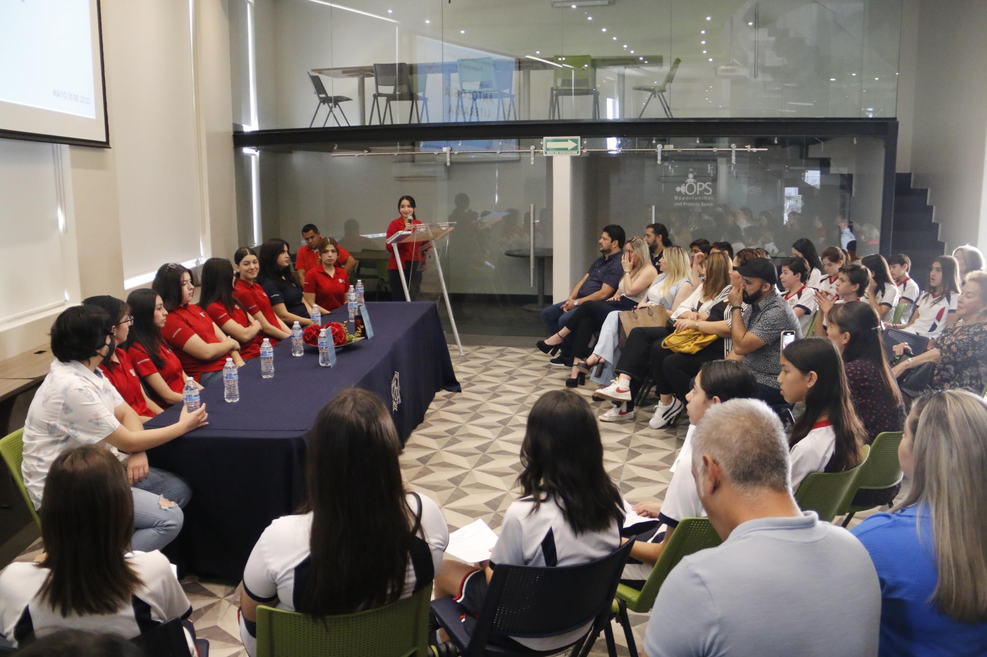 $!A la presentación acudieron padres de familia y alumnos.