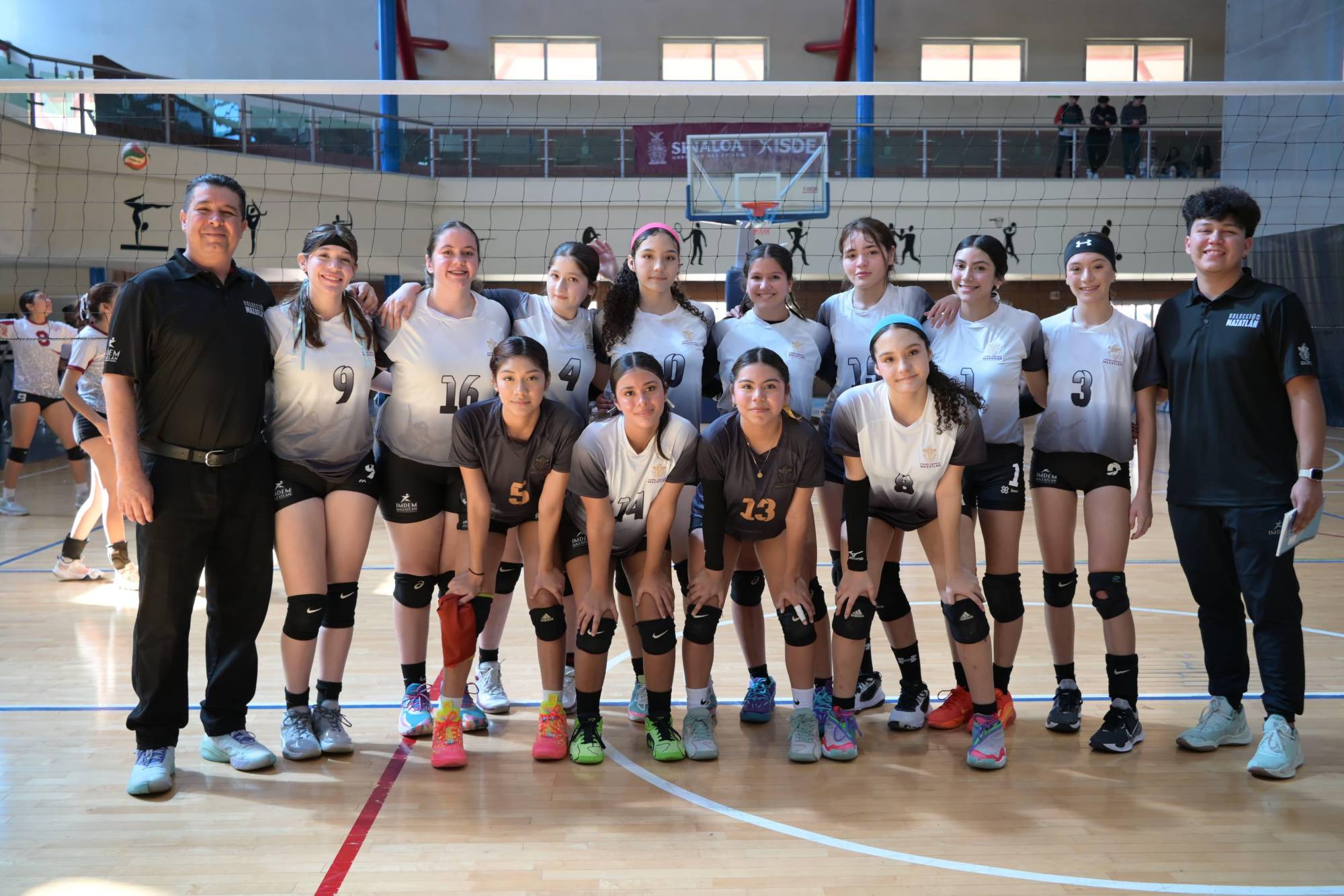 $!Se entrega Mazatlán, pero cae en el voleibol femenil de la etapa estatal de los Nacionales