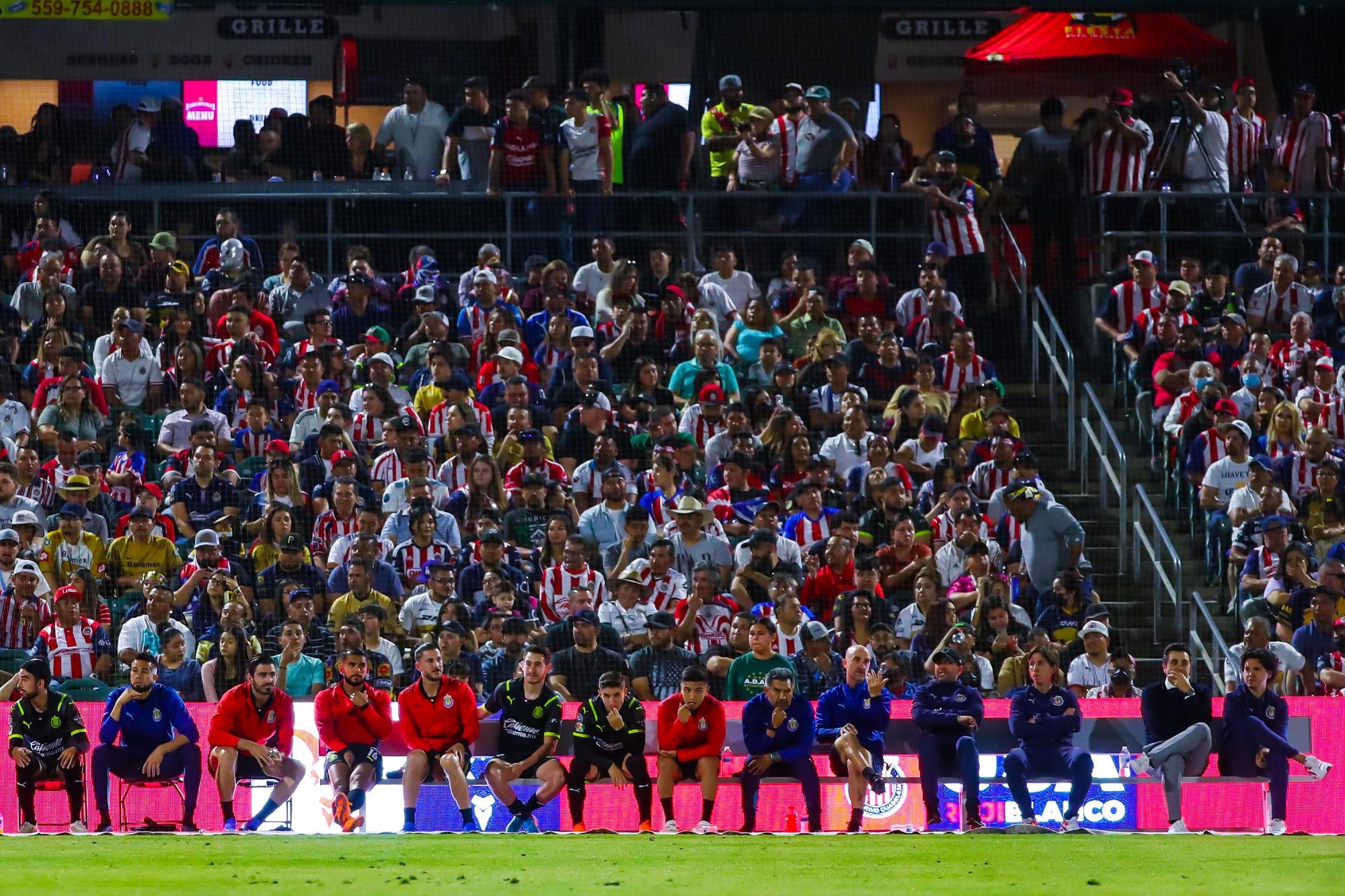 $!Chivas ratifica continuidad de Michel Leaño como su director técnico