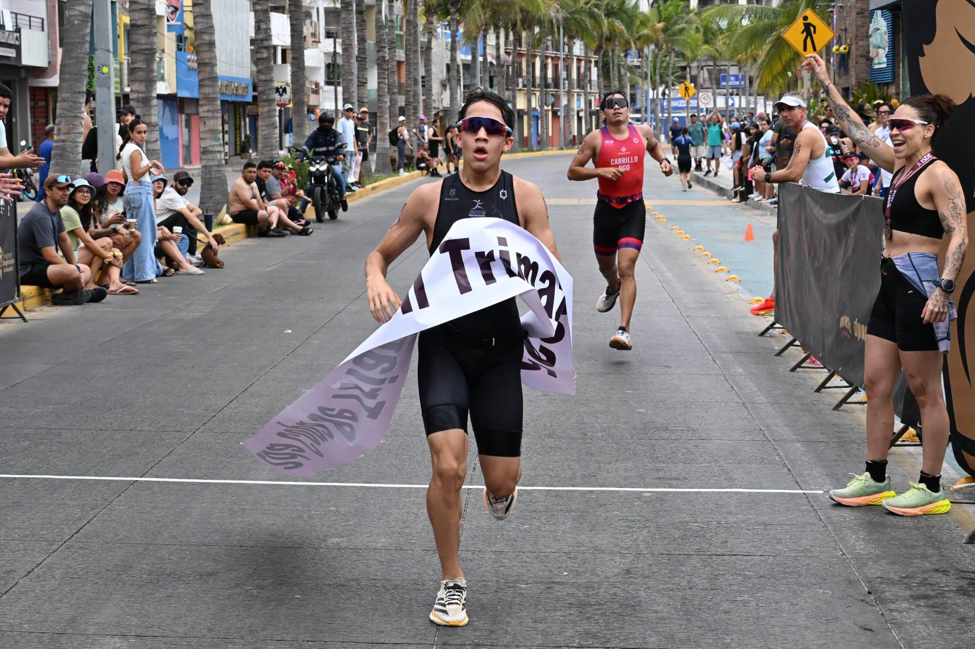$!José Luis Zazueta y Antonella Guzmán triunfan en el Triatlón Trimaz 2025