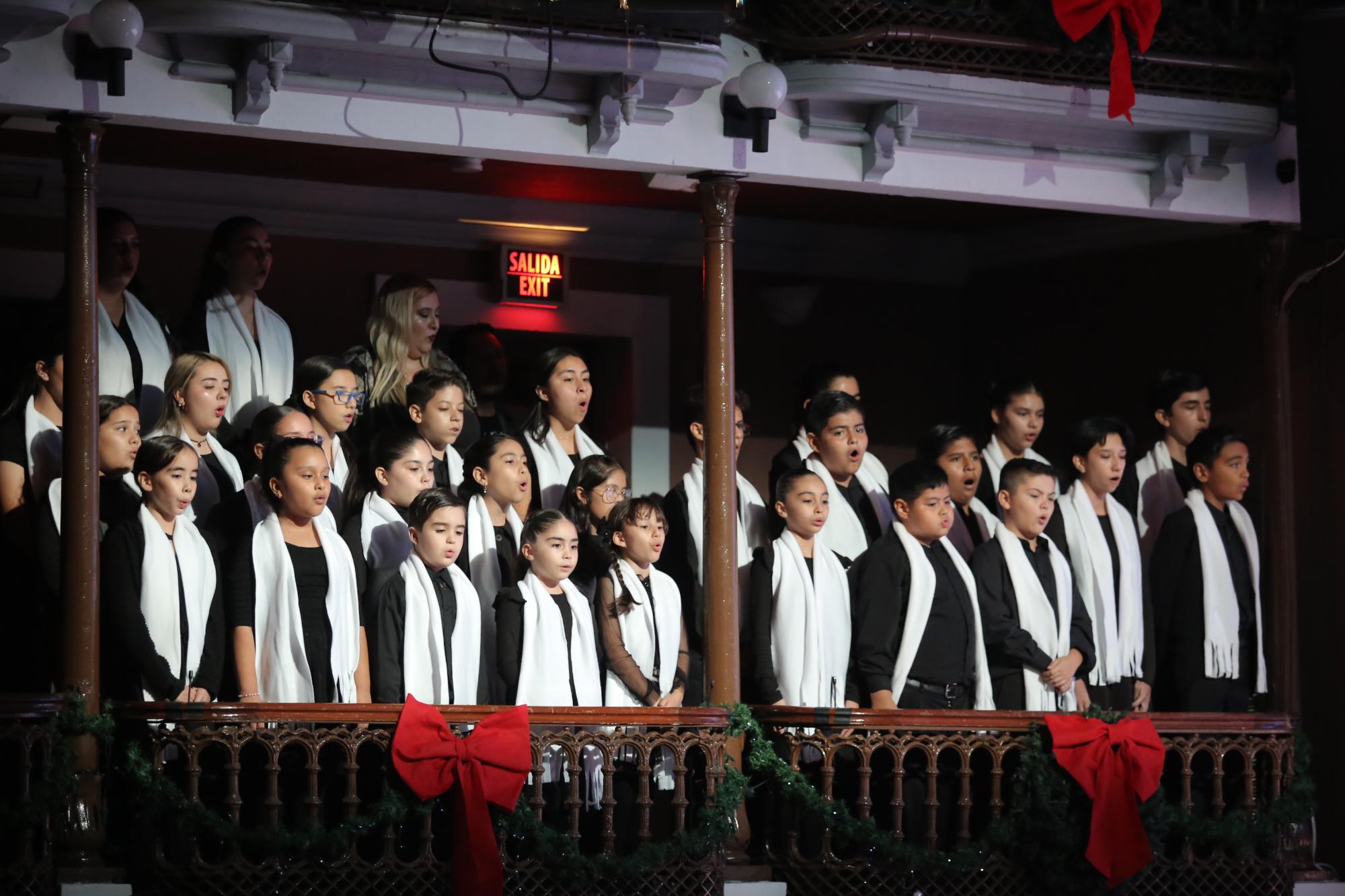 $!En la velada participó el Coro Infantil de Cultura.
