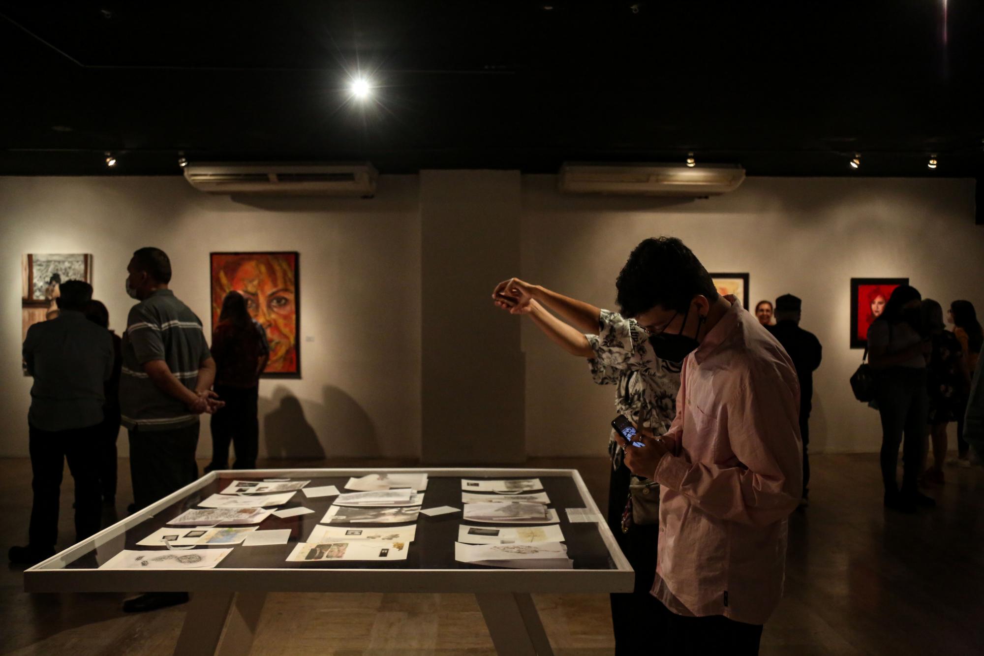 $!Participan 31 artistas sinaloenses, con 42 obras distribuidas en 60 objetos.