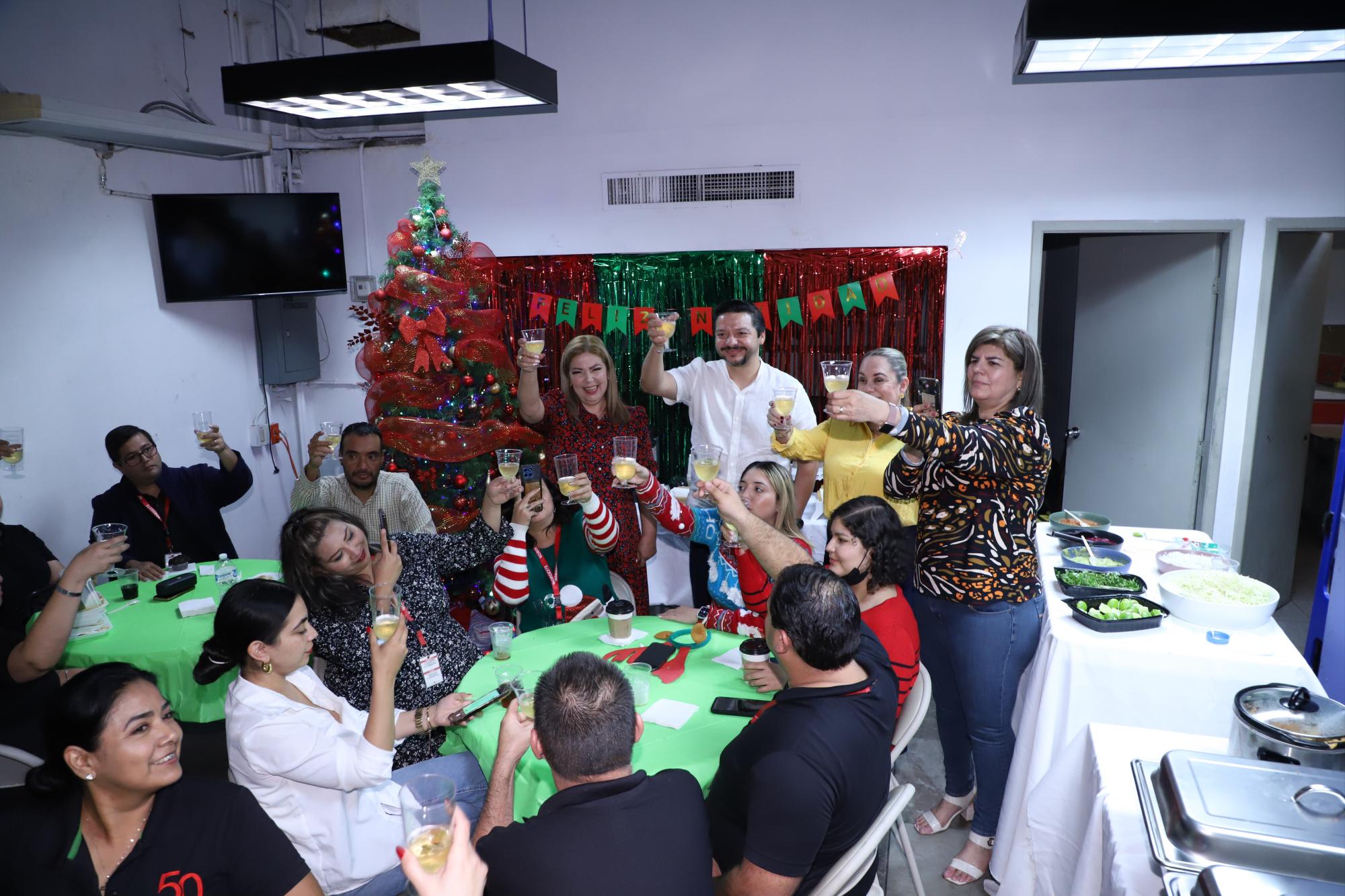 $!Una alegre y significativa convivencia protagonizaron personal y directivos de Grupo Editorial Datemex Mazatlán.