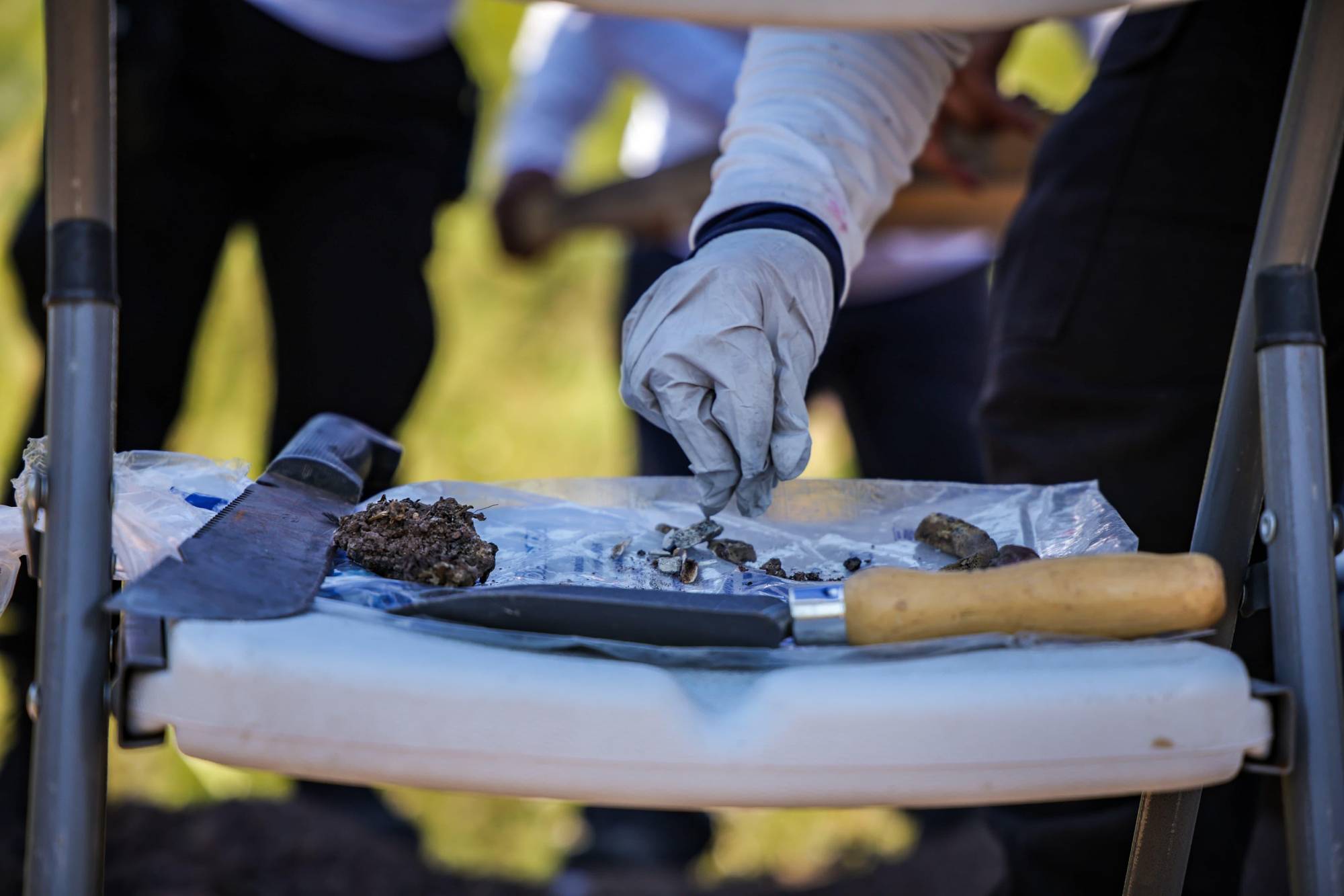 $!Suman 12 cuerpos en ocho fosas con restos humanos en ejido Mezquitillo, en Culiacán