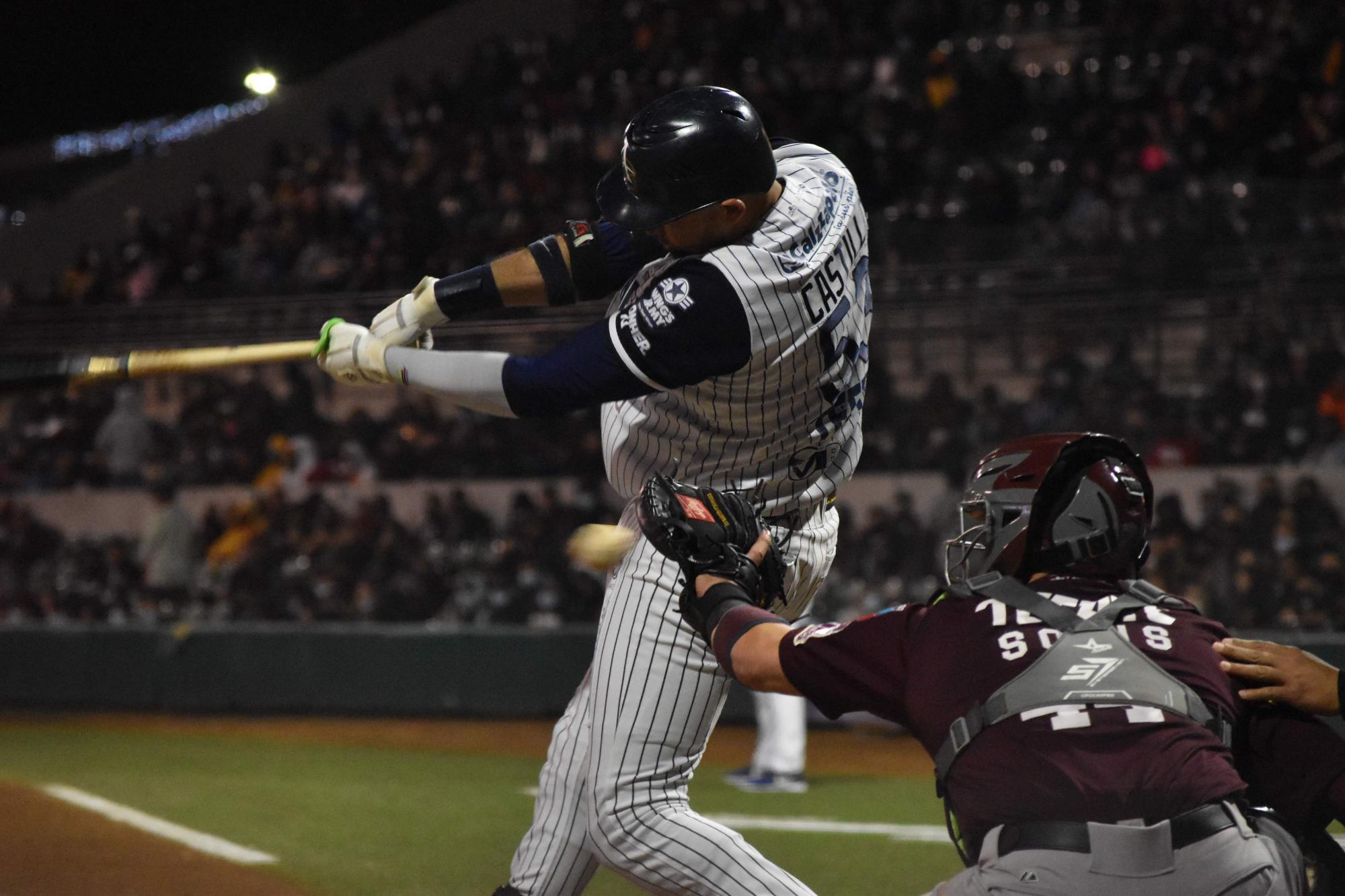 $!Algodoneros se impone a Tomateros en electrizante encuentro y empata la serie semifinal