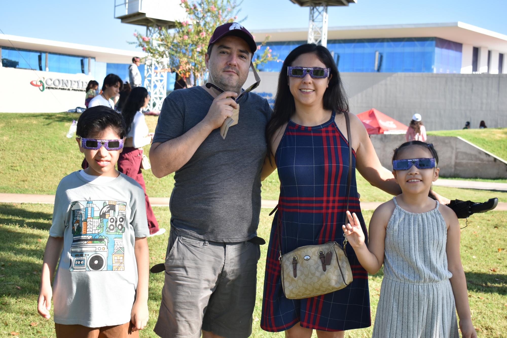 $!César Lara y Aura González con sus hijos Bastián y Emilia.