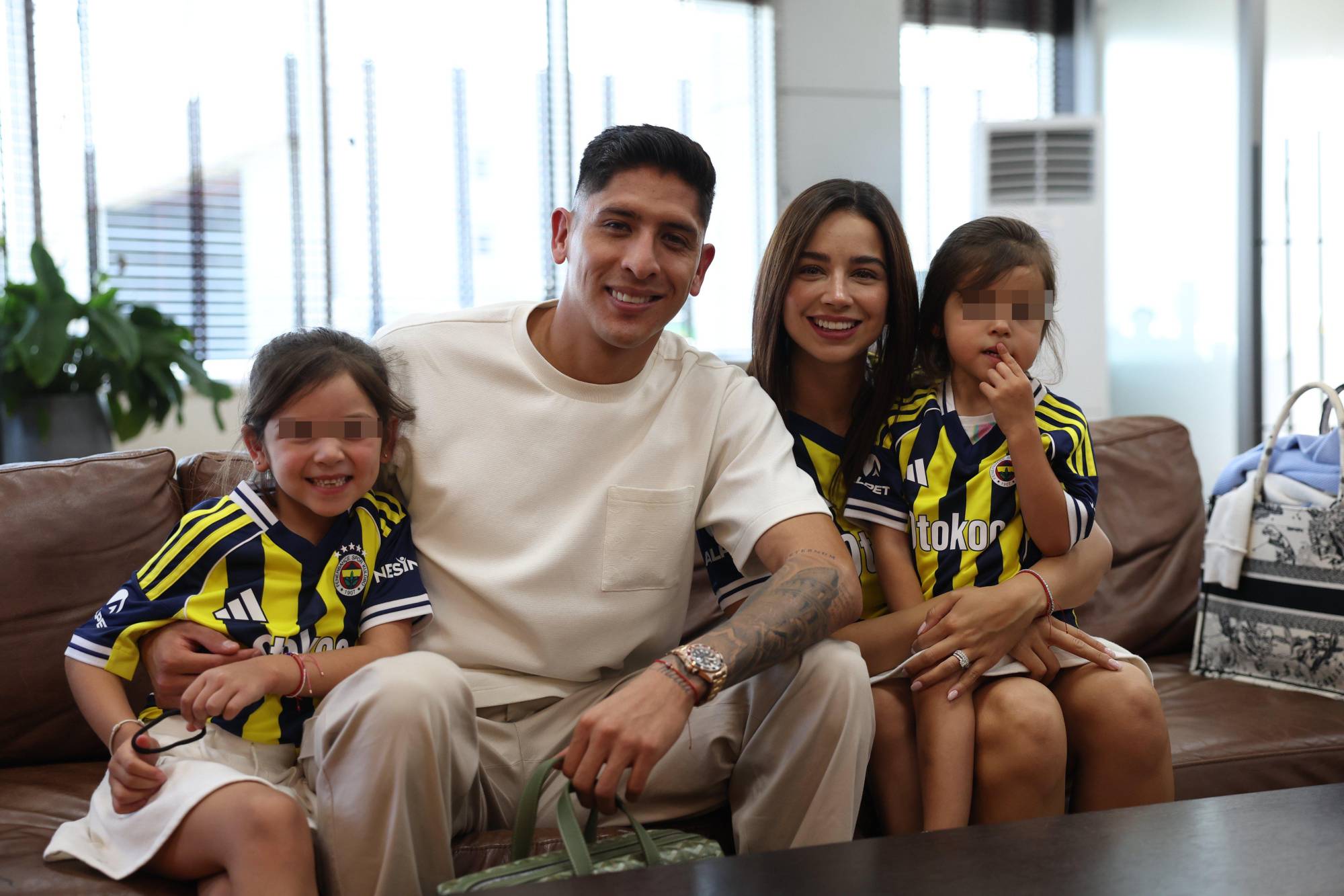 $!Edson Álvarez se une al Fenerbahçe de Mourinho: nuevo capítulo en Europa