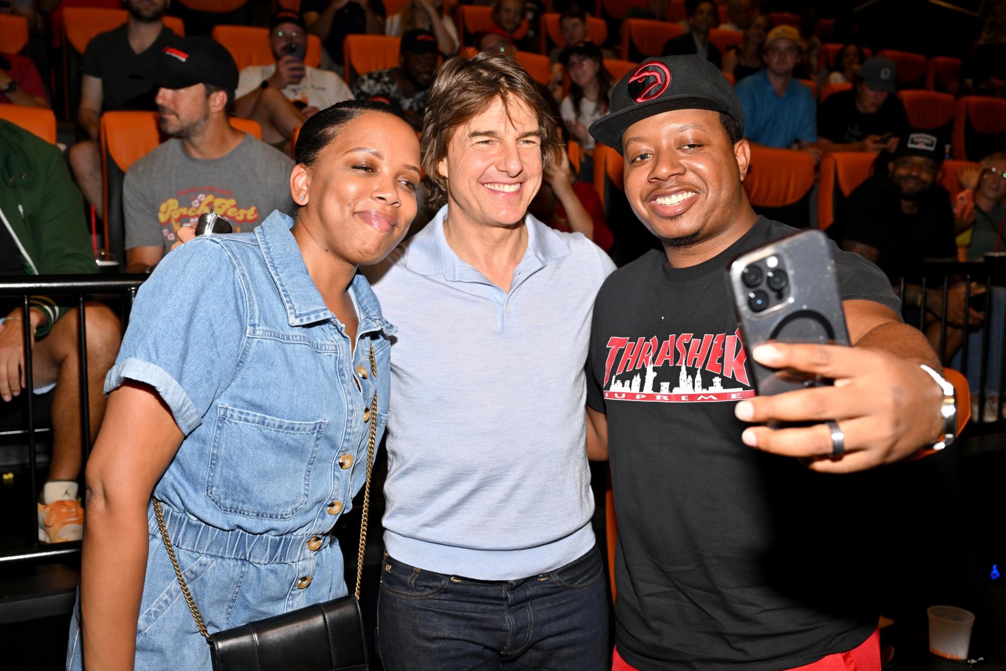 $!Sorprende Tom Cruise a fans durante la proyección de ‘Mission Impossible 7’