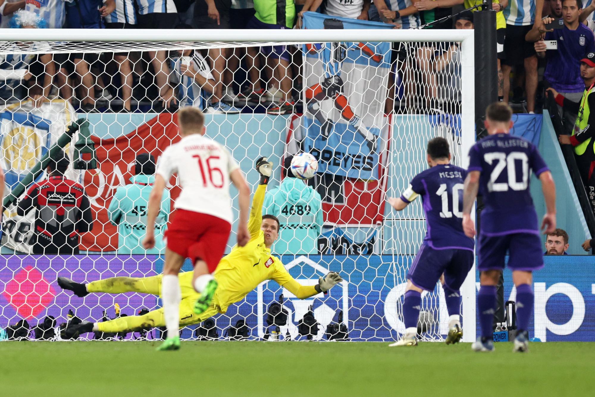 $!Argentina gana 2-0 a Polonia y clasifica a octavos de final