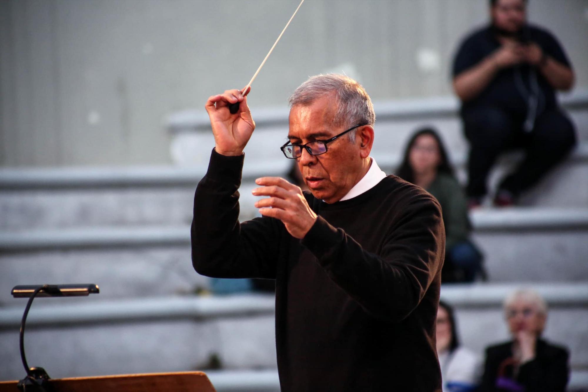 $!El maestro Baltazar Hernández Cano dirige la agrupación.