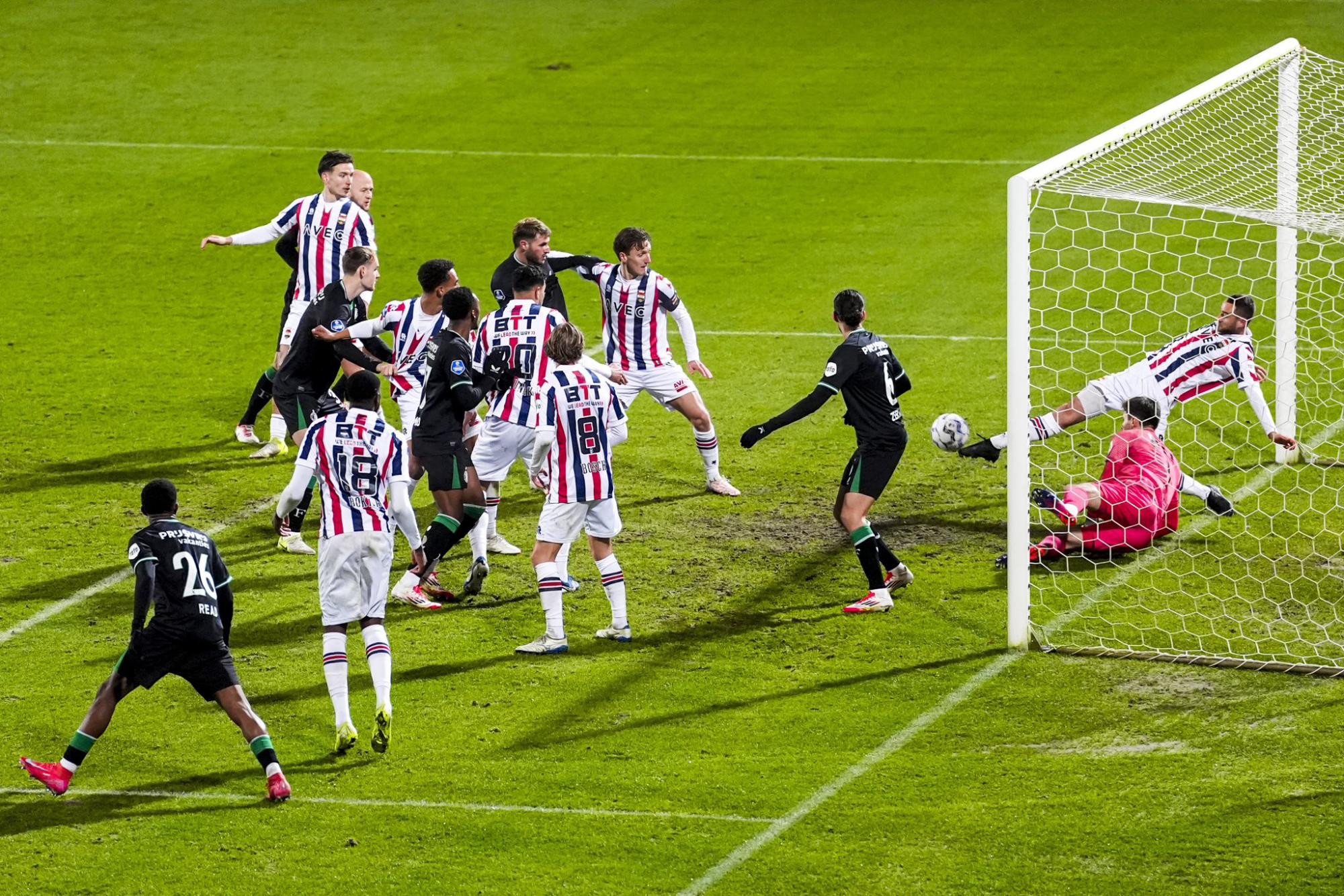 $!Empate amargo para el Feyenoord de Santiago Giménez ante Willem II