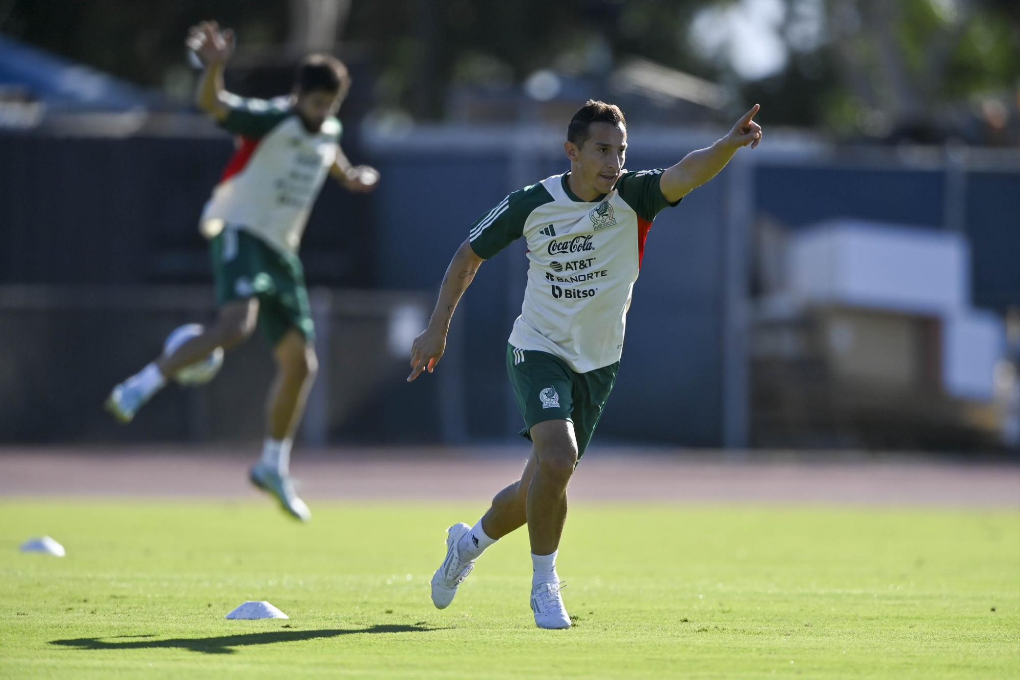 $!Filtran presunta lista de convocados por México para Qatar 2022; sinaloense Angulo quedaría fuera