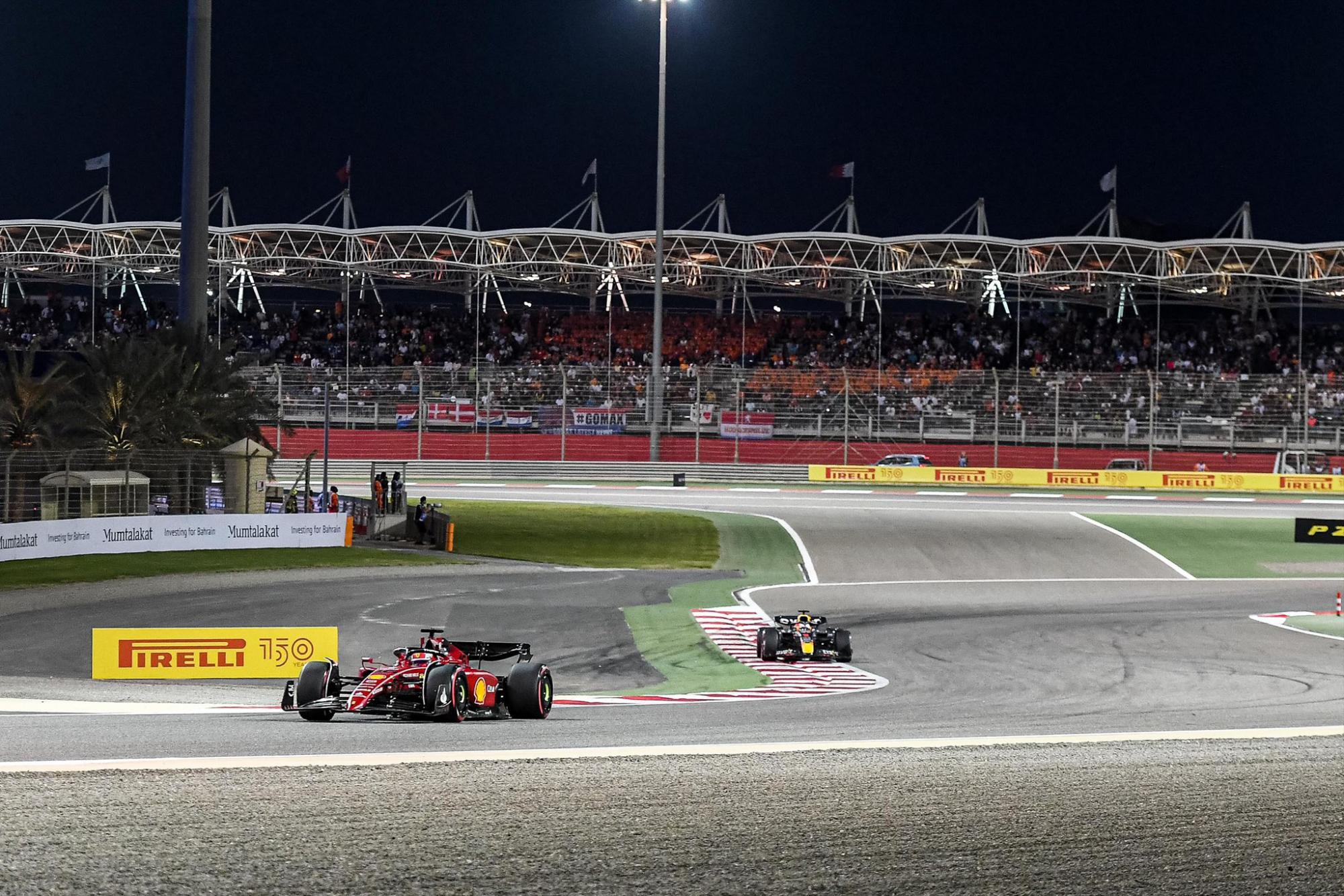 $!Se le escapa el podio a Checo Pérez en la última vuelta del Gran Premio de Bahrein; Ferrari hace el 1-2