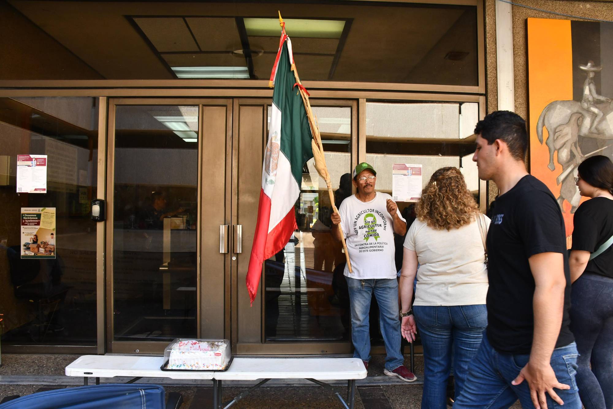$!Agricultores hilan una semana con manifestación en Palacio de Gobierno en exigencia de pagos