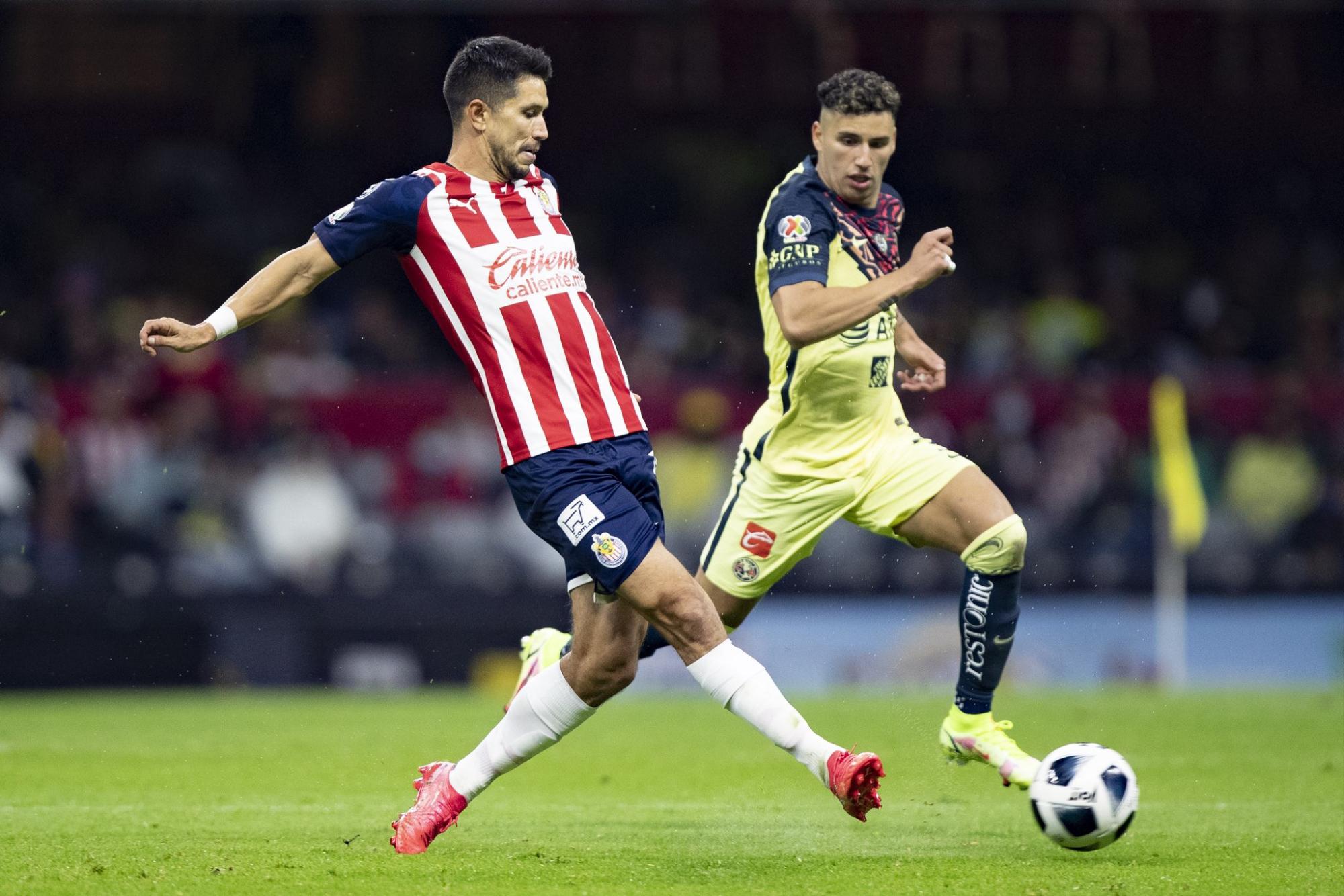 $!Chivas arrebató empate al América en el Azteca con polémico arbitraje