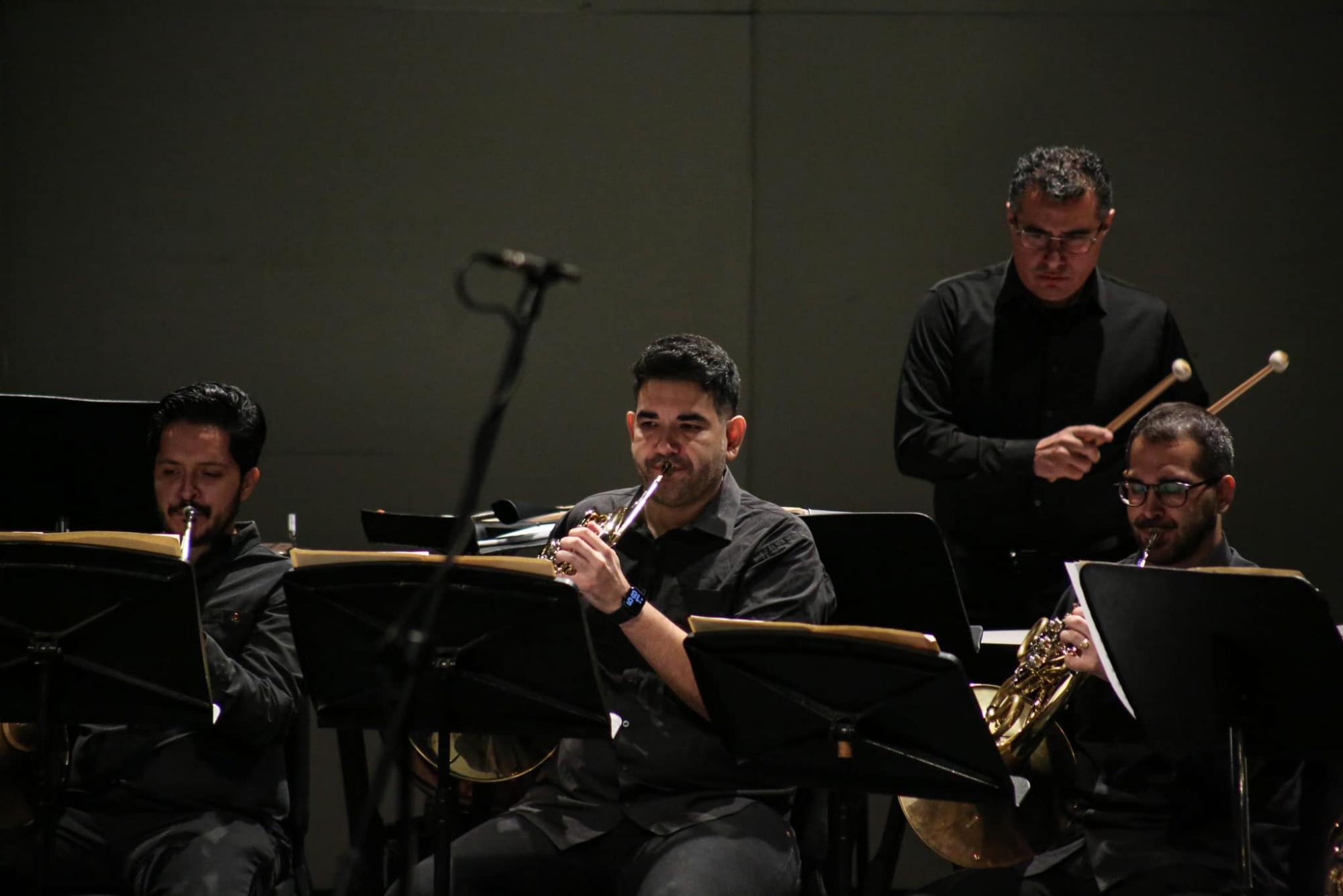 $!El espectáculo cerró con una versión para metales y percusiones del bolero Flor sin retoño, de Rubén Fuentes.