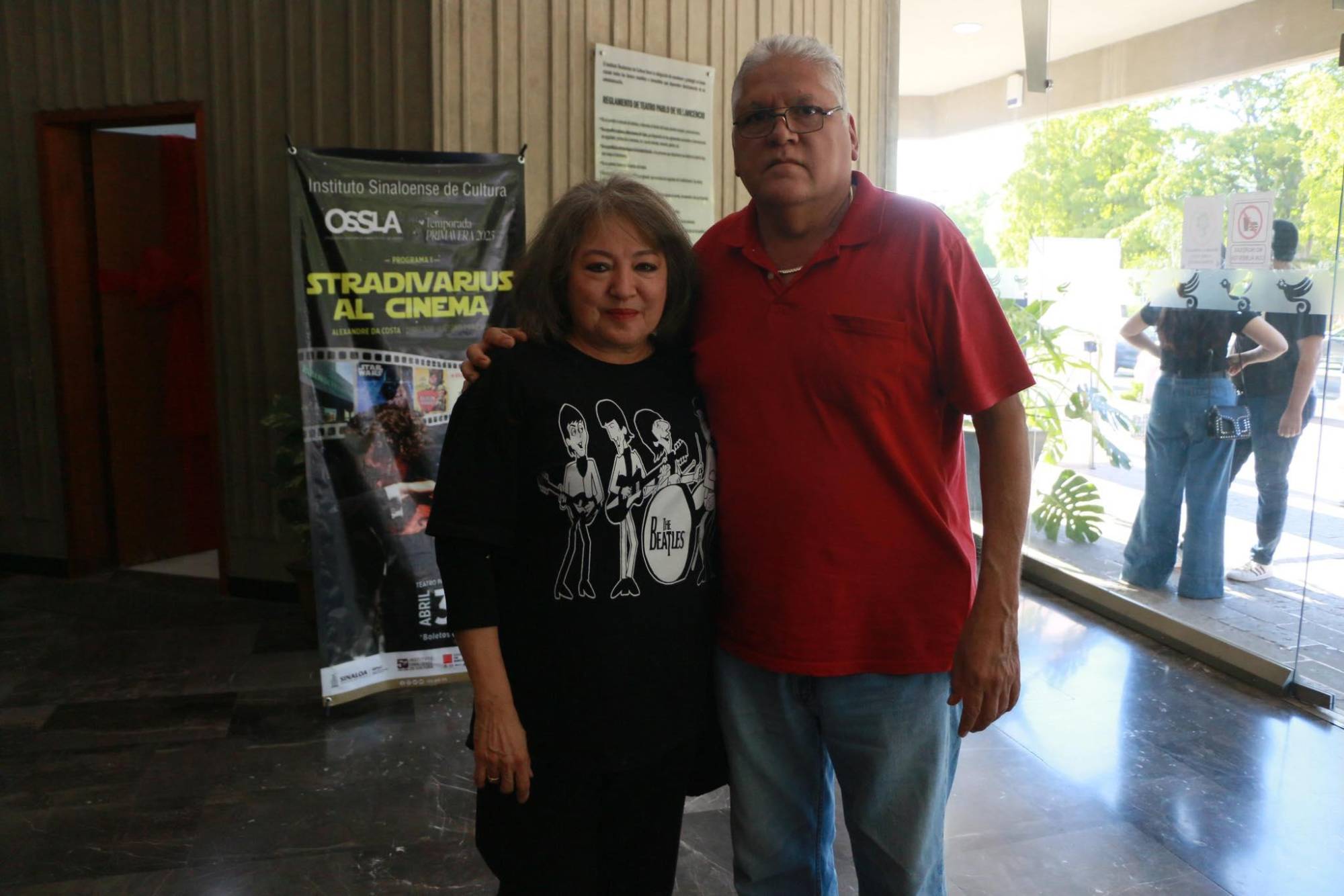 $!En pareja disfrutaron del espectáculo.