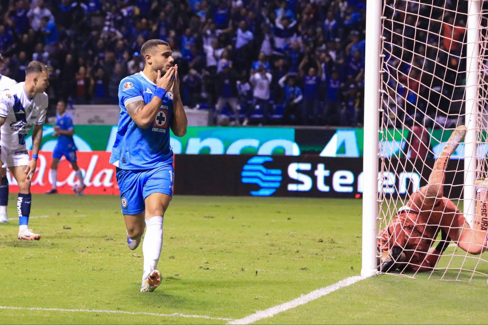 $!Giakoumakis y ‘Toro’ Fernández se despiden de Cruz Azul; el club inicia reestructuración ofensiva para el Apertura 2025