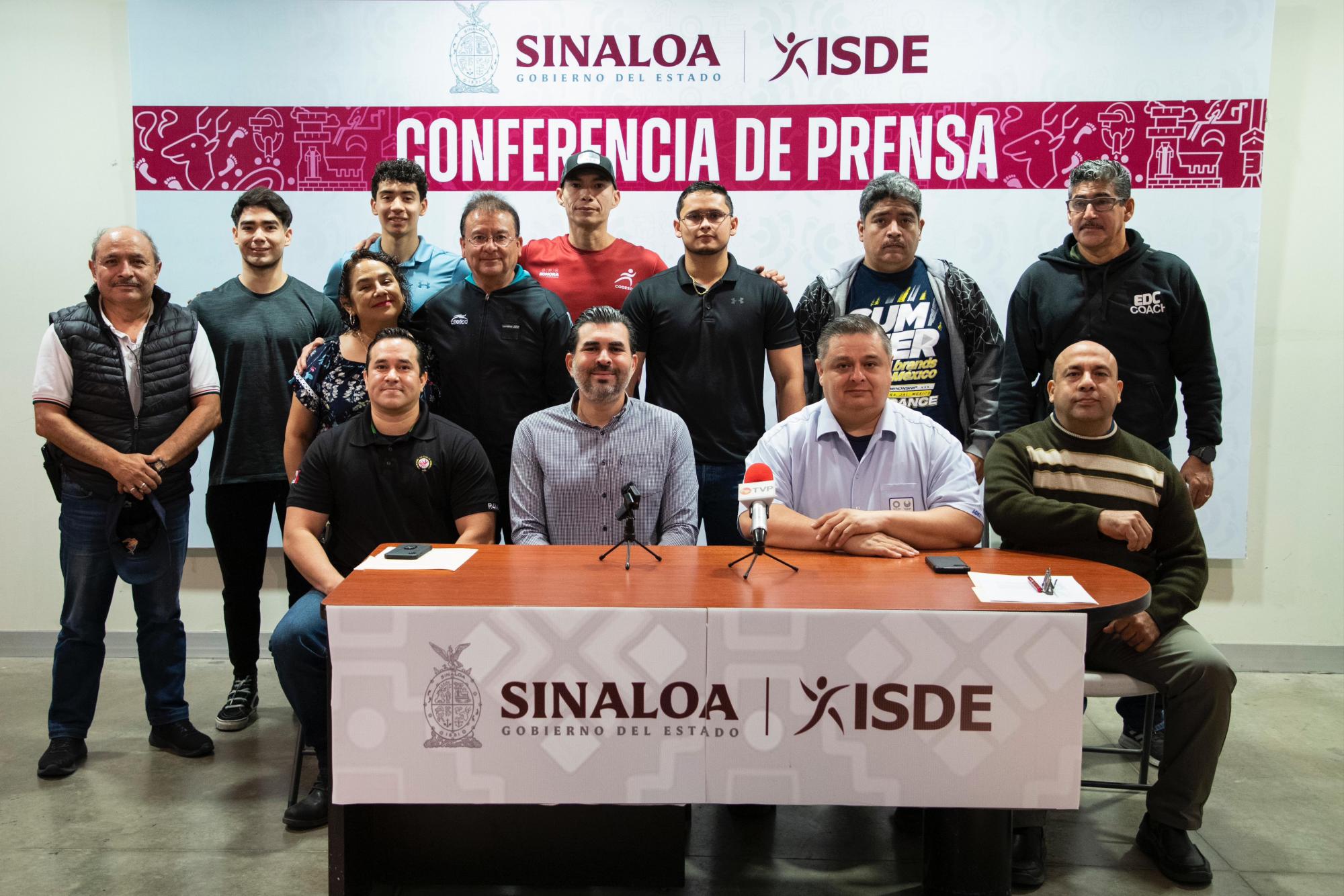 $!Capacitan a entrenadores de gimnasia artística varonil, en Culiacán