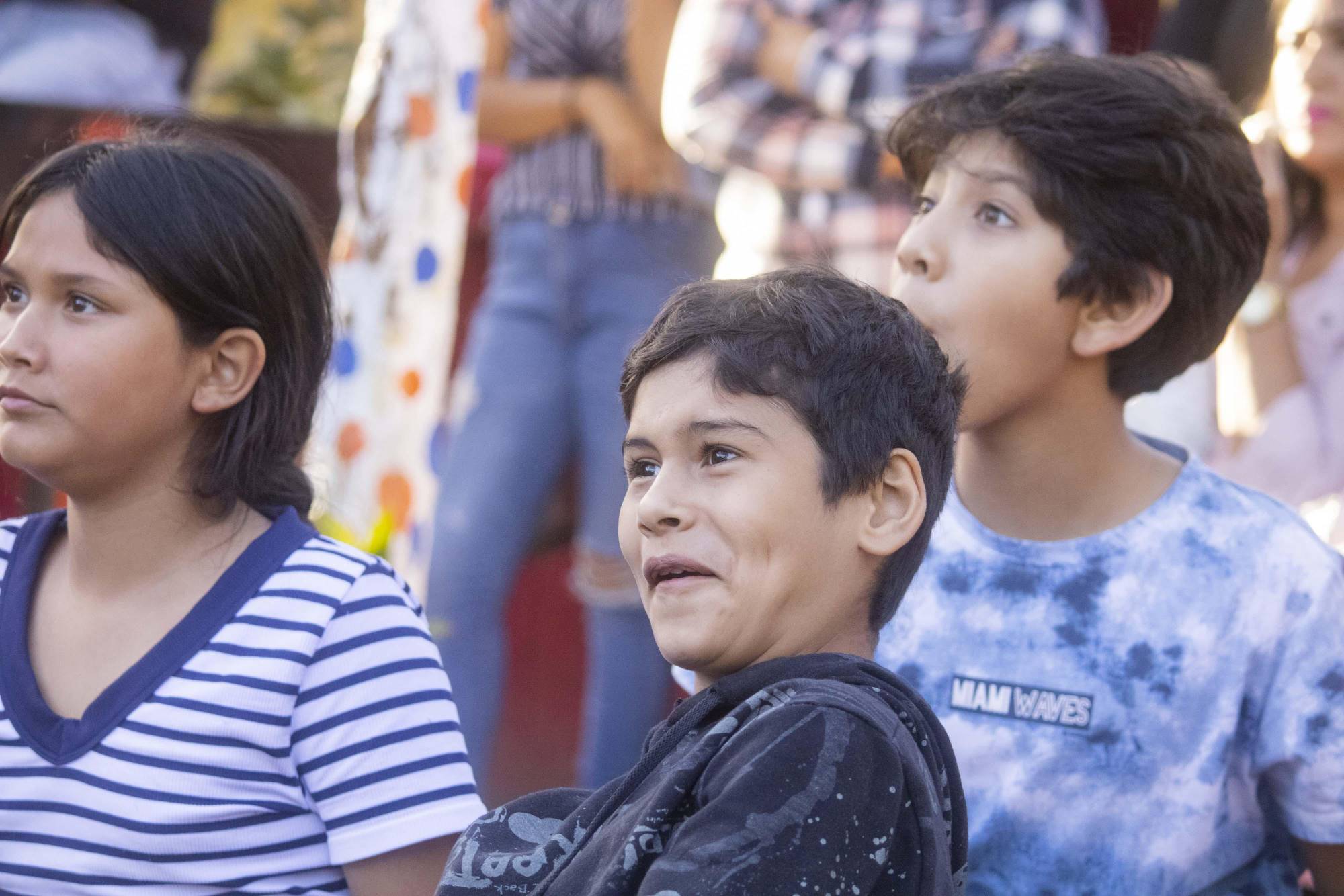 $!Los rostros de niños y adultos durante la presentación, divertidos en un momento o de pronto atentos, reflexivos, en otros.