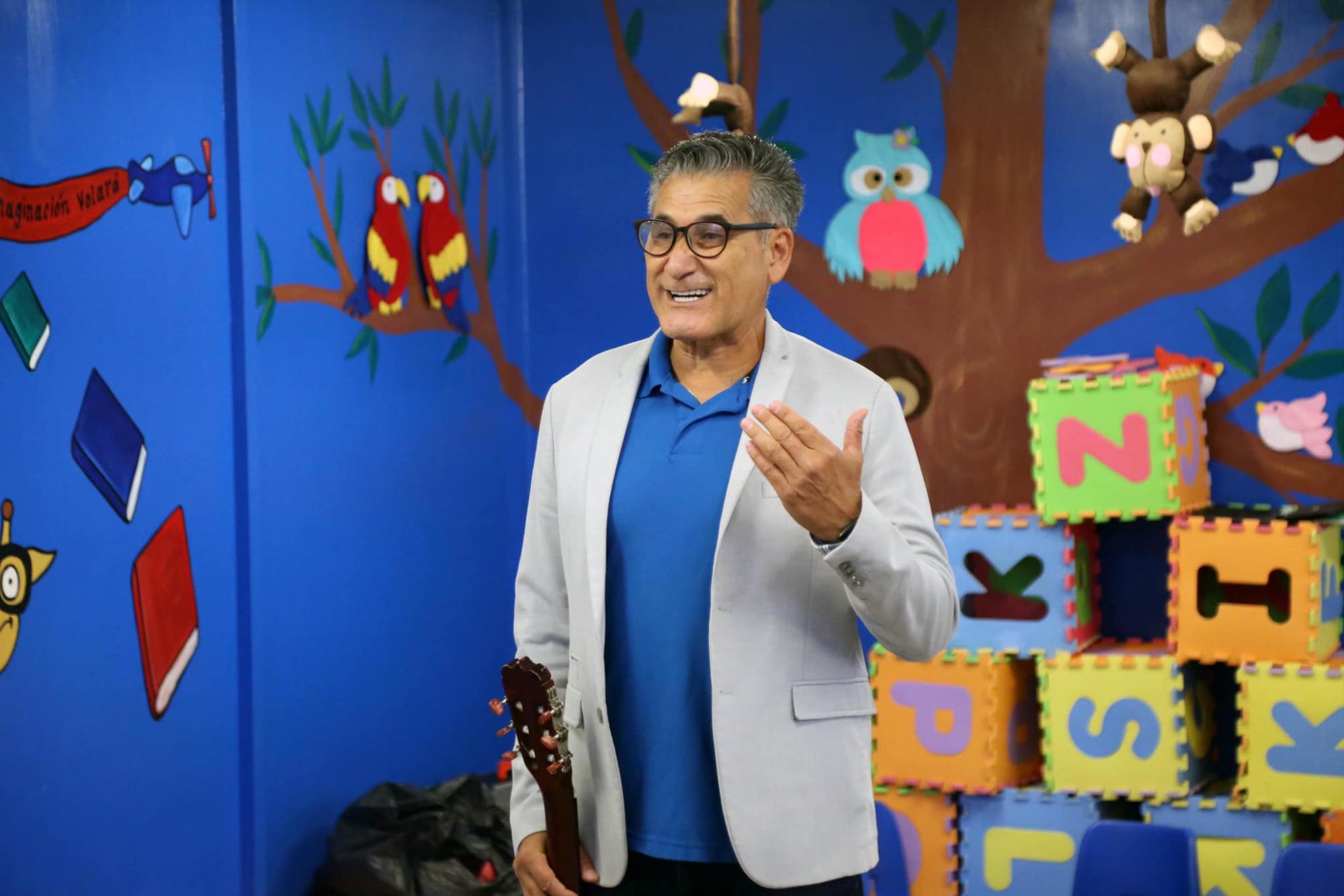 $!El artista Jero impartió el taller en Navolato.
