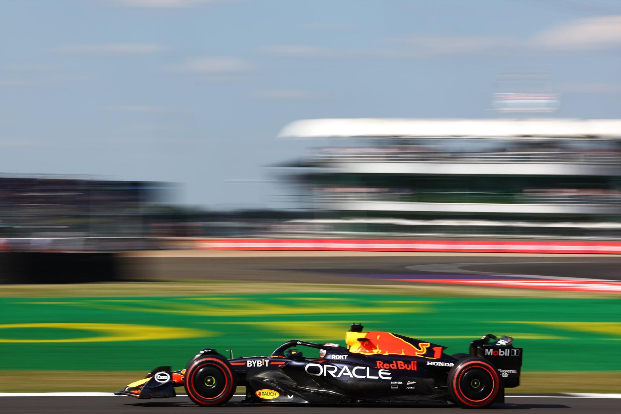 $!Buena sesión de Checo en primeras prácticas en Silverstone