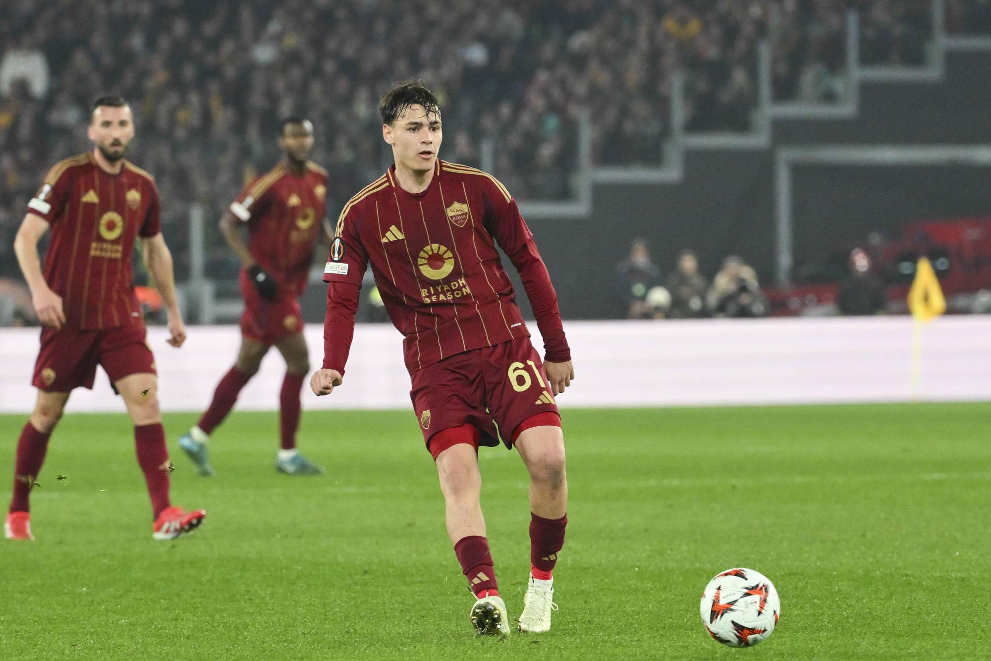 $!Shomurodov da alas a la Roma en la Europa League