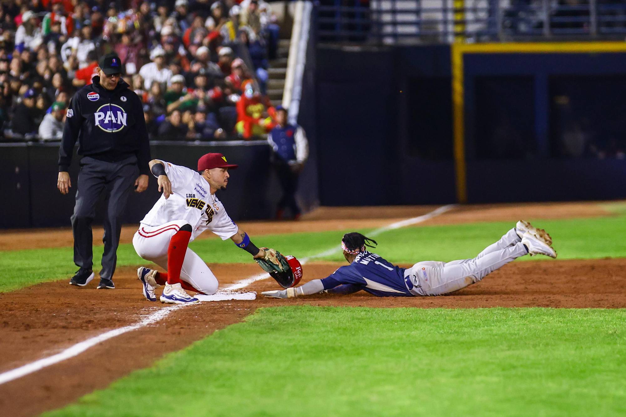 $!México capitaliza errores de Venezuela y se mantiene invicto en la Serie del Caribe