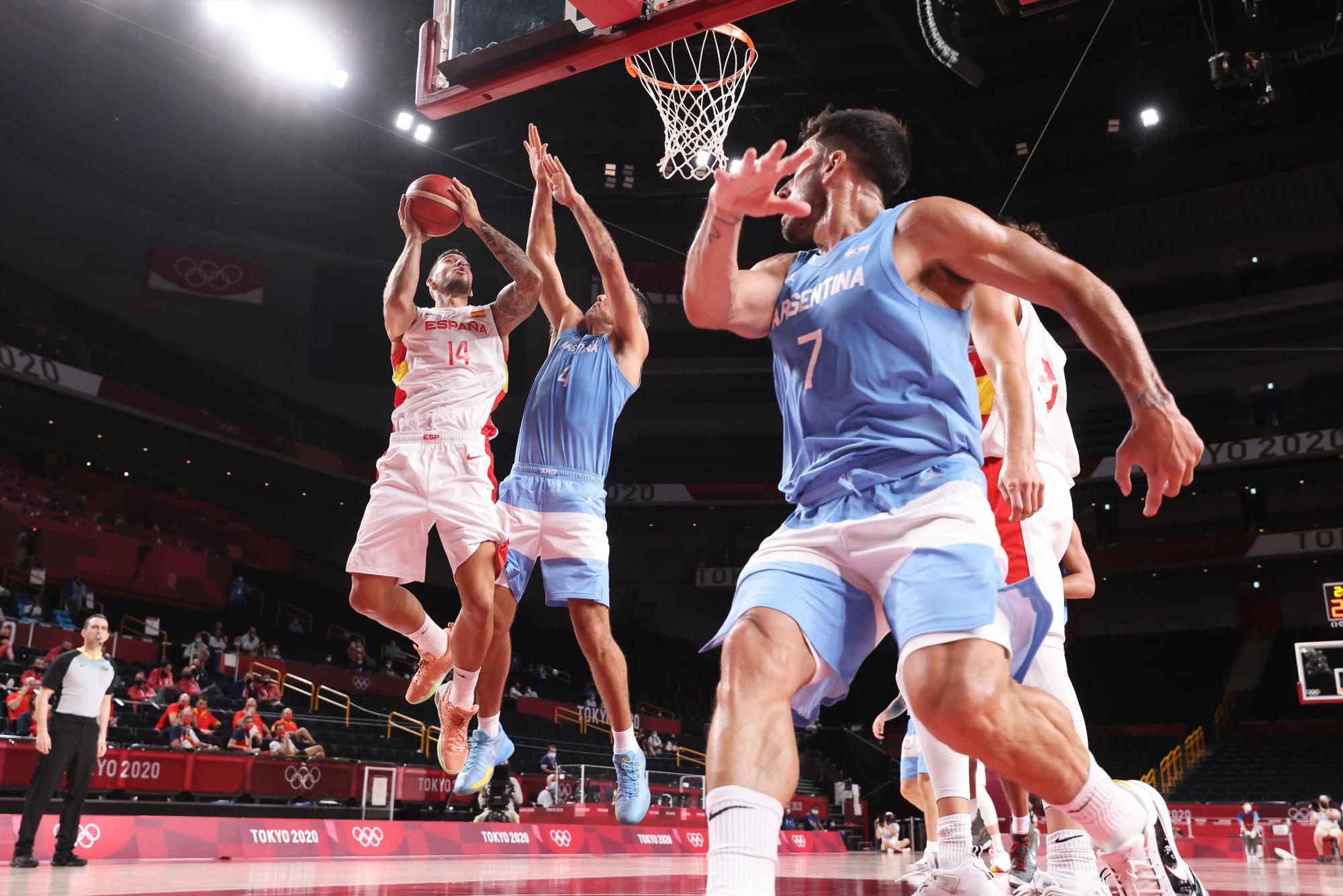 $!España pasa a cuartos de final en el baloncesto olímpico y deja a Argentina en problemas