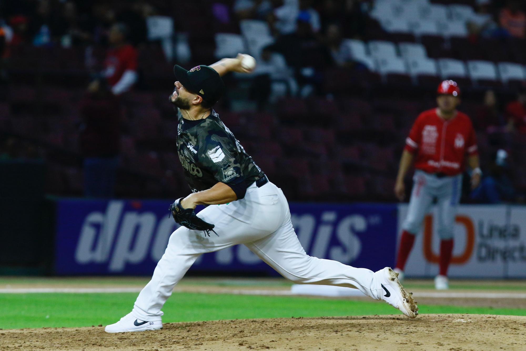 $!Victoria tinta en sangre para Tomateros de Culiacán en la ‘Guerra Civil’