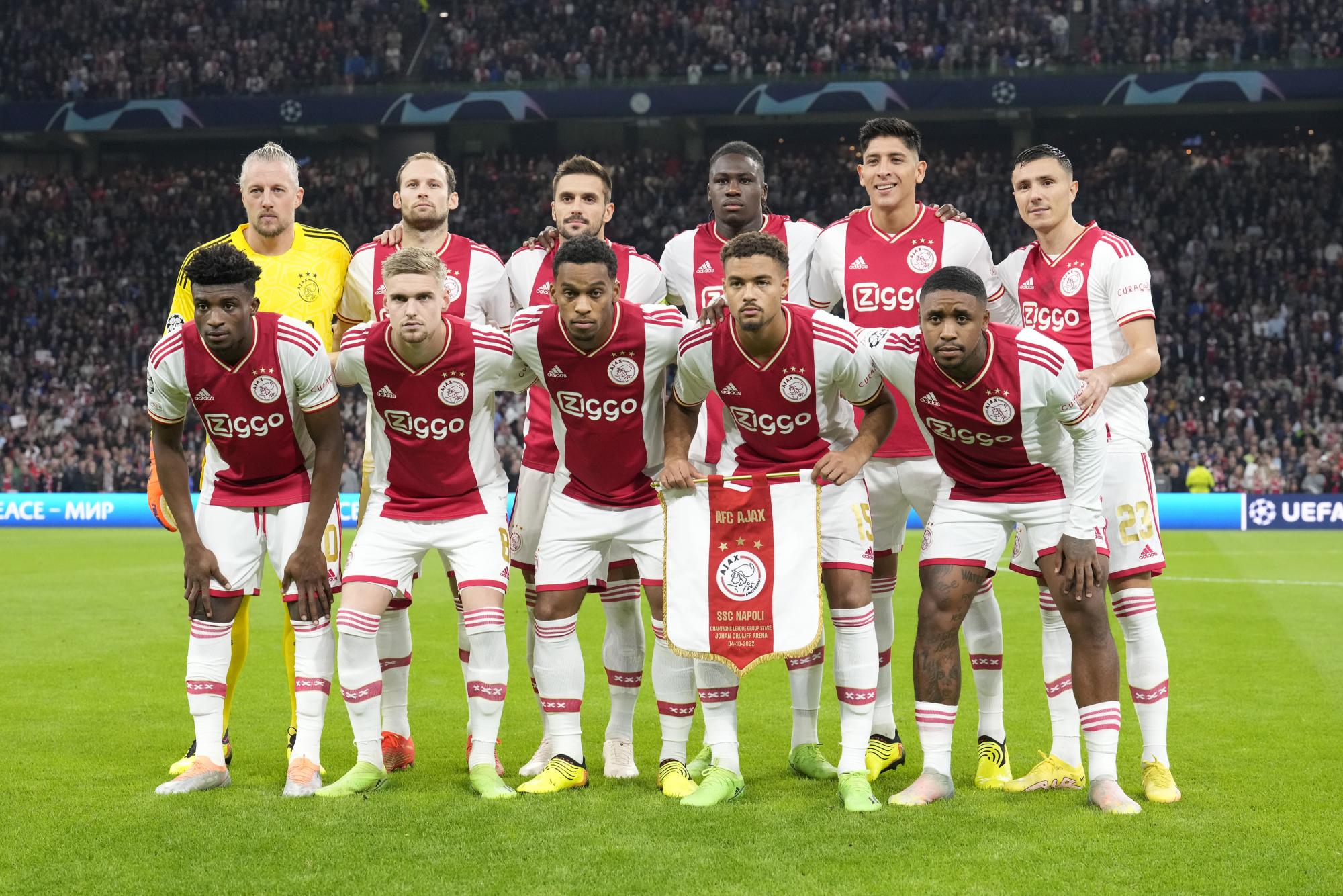 $!‘Chucky’ Lozano y el Napoli golean al Ajax de Edson Álvarez