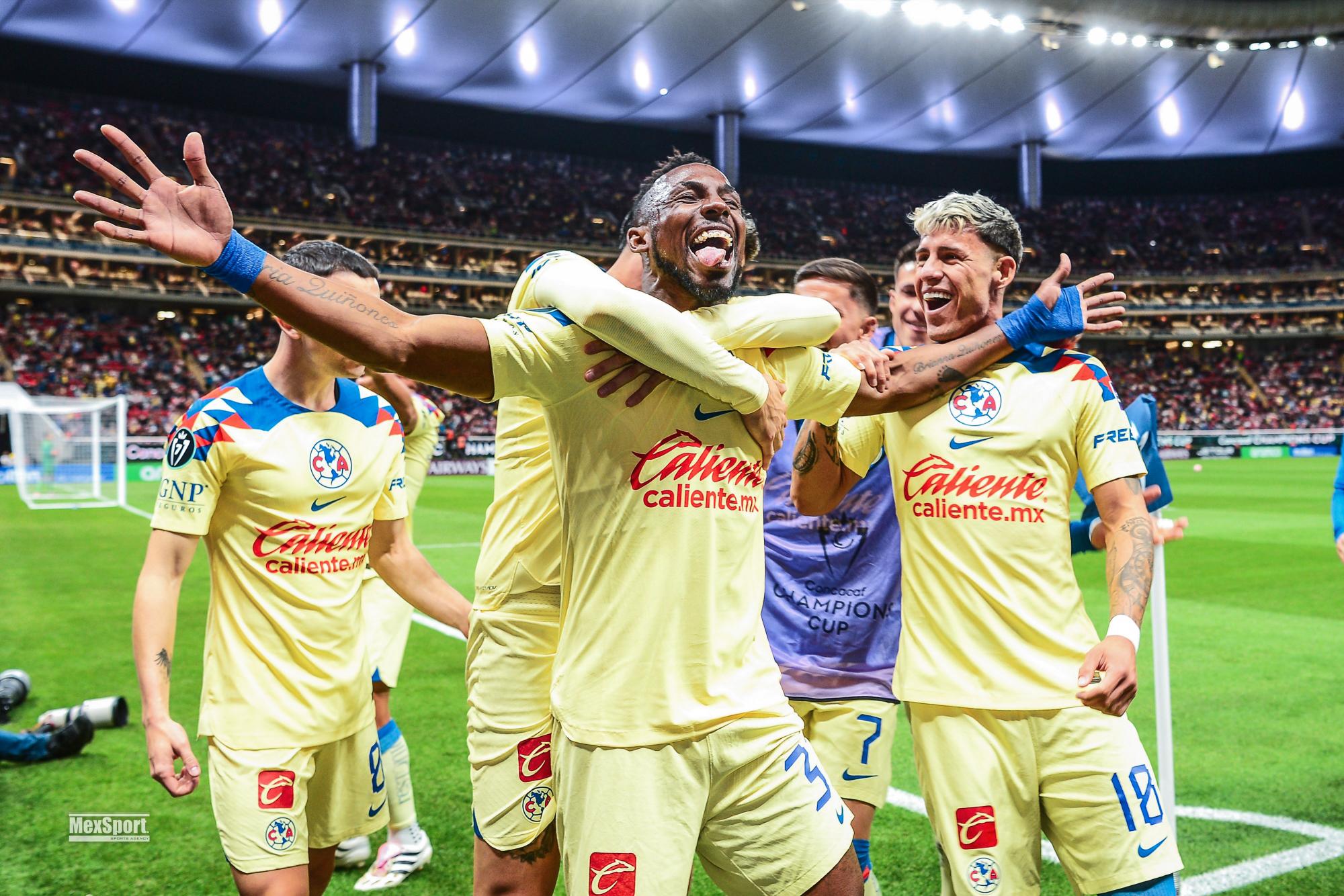$!América golea a Chivas y tiene un pie en cuartos de final