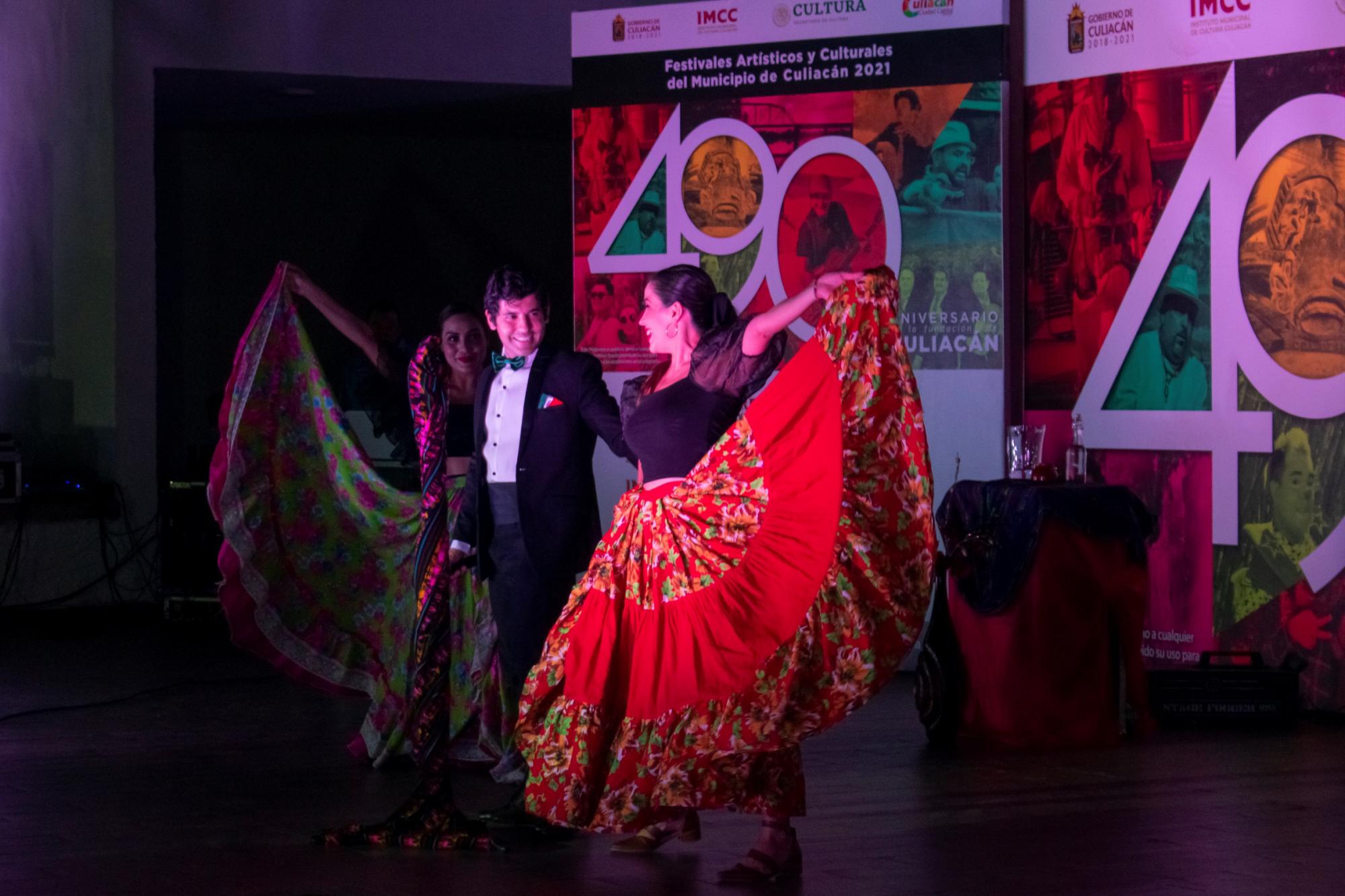 $!Canta Adrián Varela a México y sus raíces, en los festejos de aniversario de Culiacán