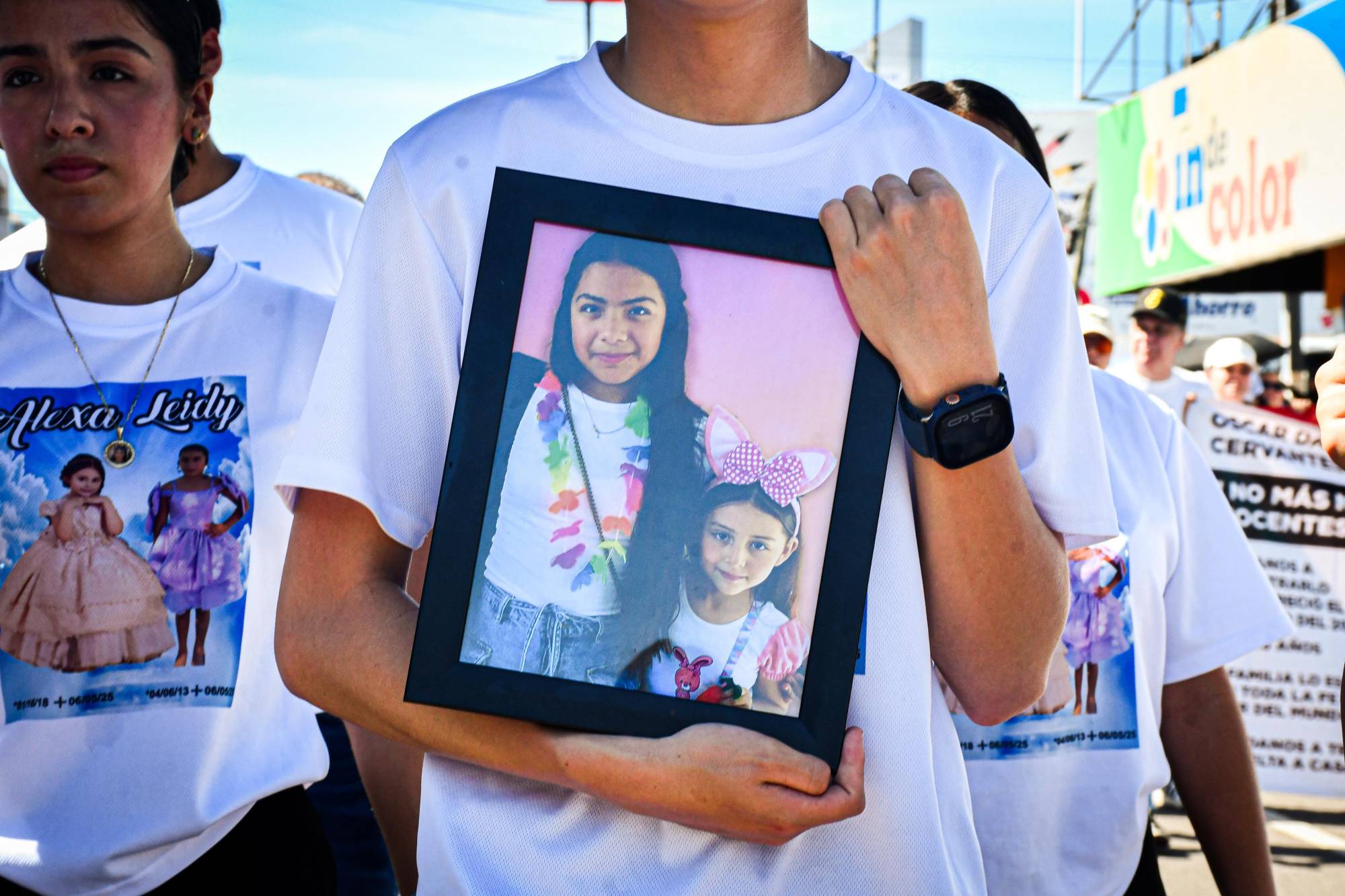 $!Familiares exigen a Sheinbaum justicia por las niñas Leidy y Alexa; fueron víctimas del Ejército, dicen