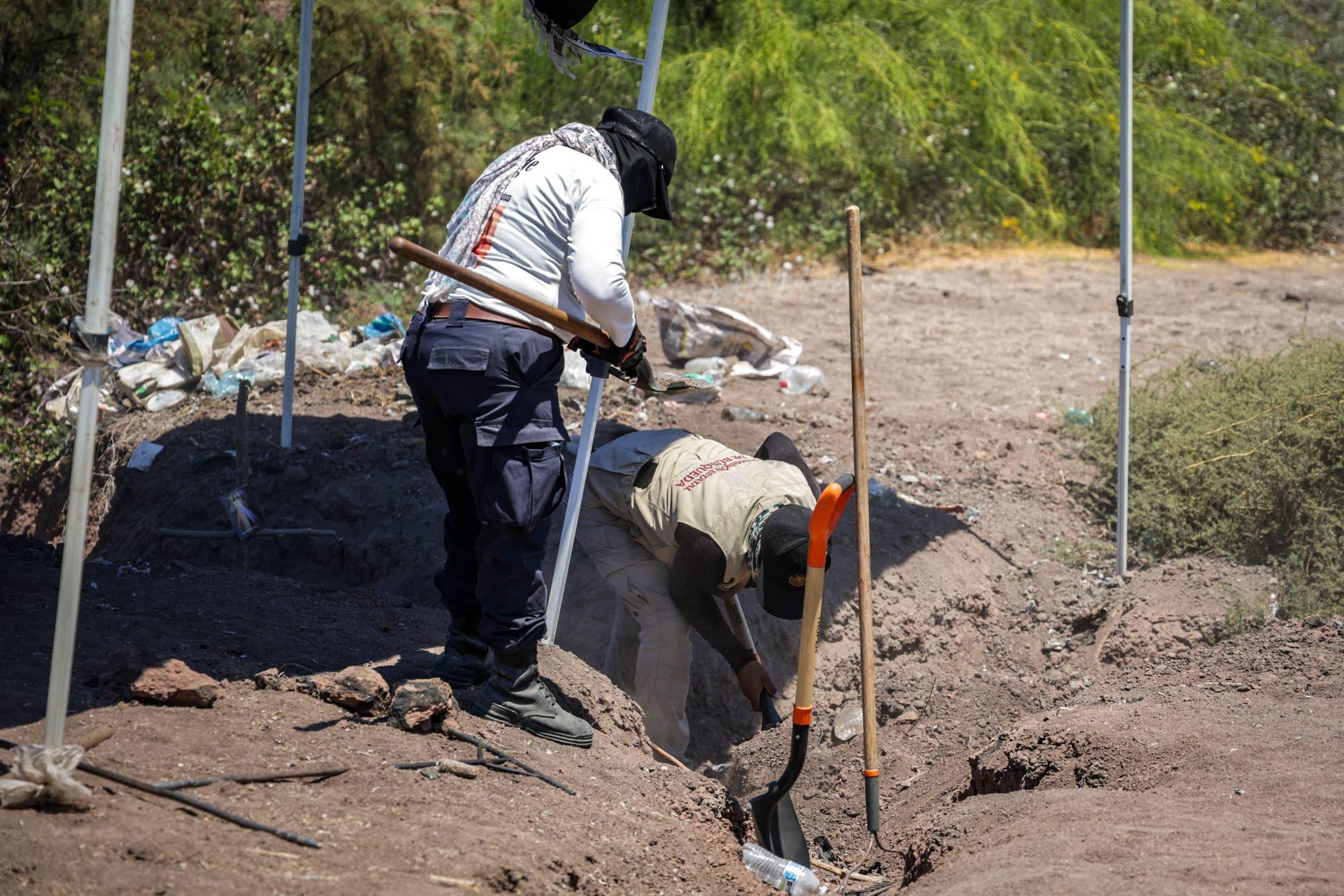 $!Suman 12 cuerpos en ocho fosas con restos humanos en ejido Mezquitillo, en Culiacán