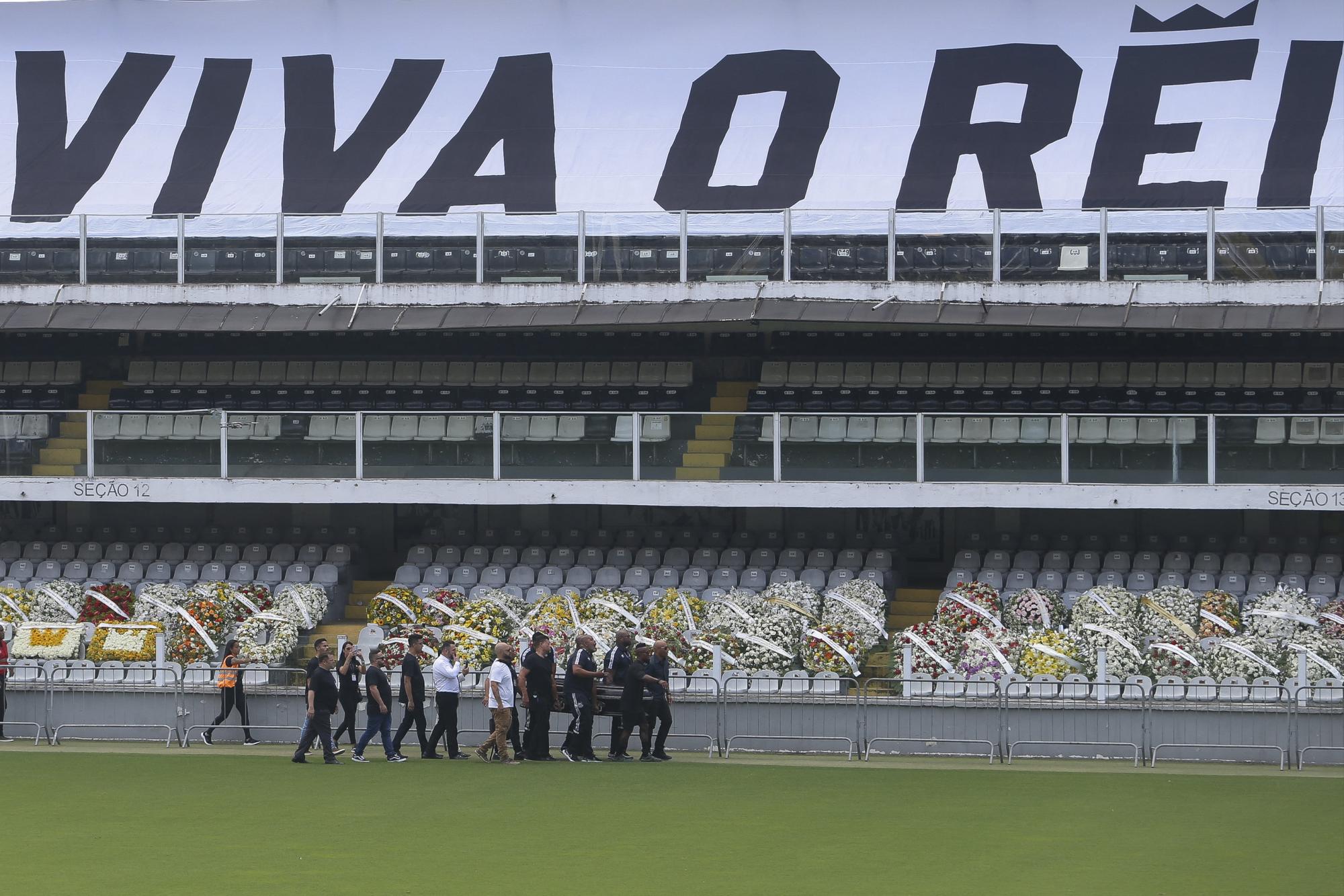 $!Funeral de Pelé da inicio en el estadio Vila Belmiro de Brasil