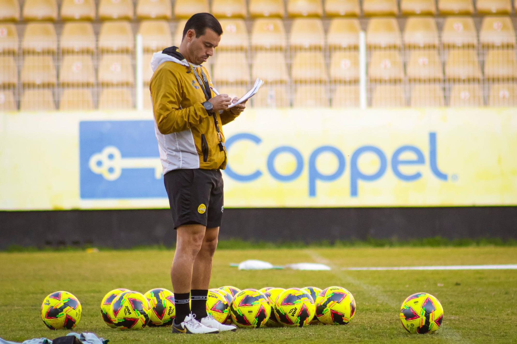 $!Para Carlos Pinto, no hubo penalti en la derrota de Dorados ante Tampico
