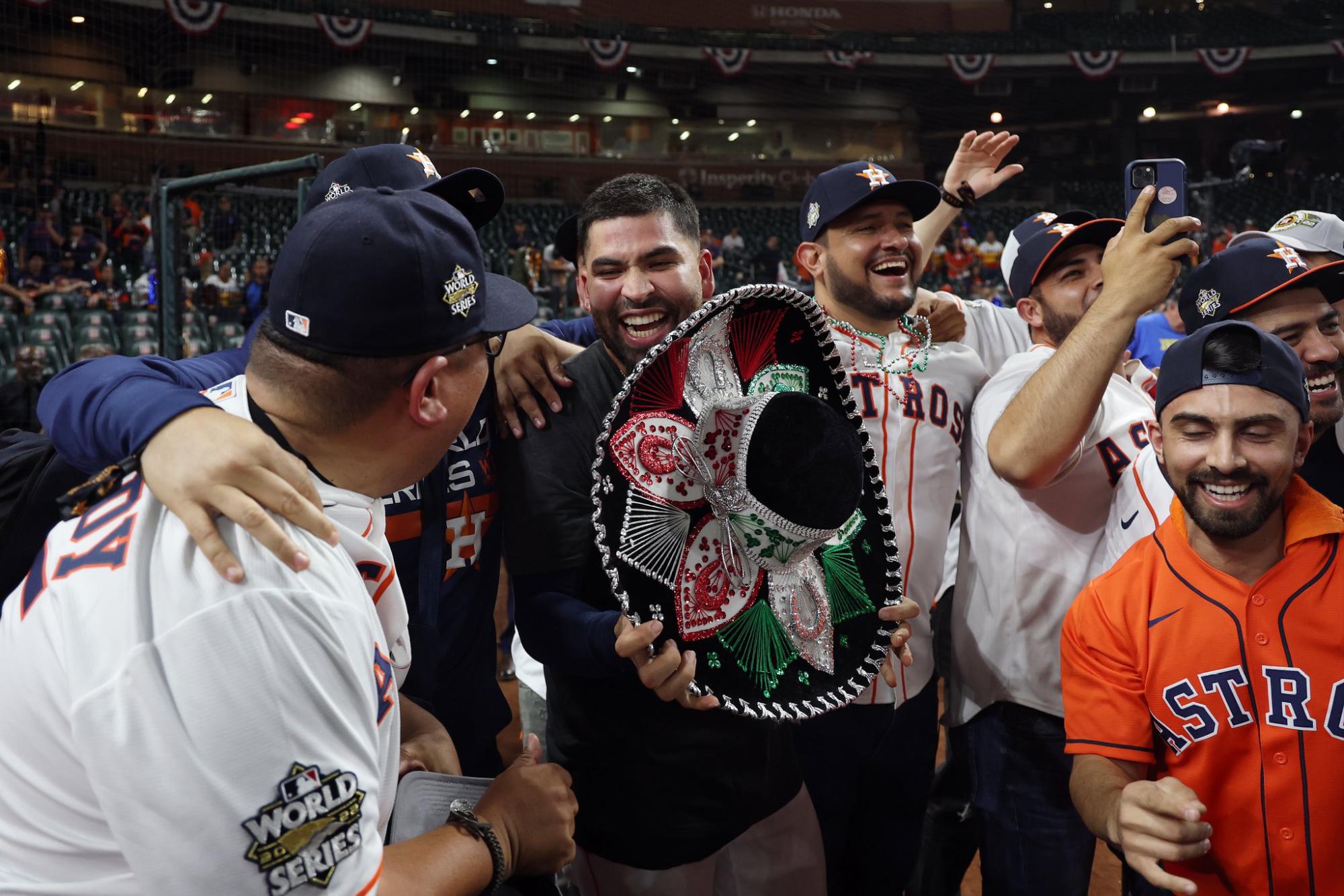 $!Comparte Venados de Mazatlán alegría de José Urquidy por la obtención de la Serie Mundial