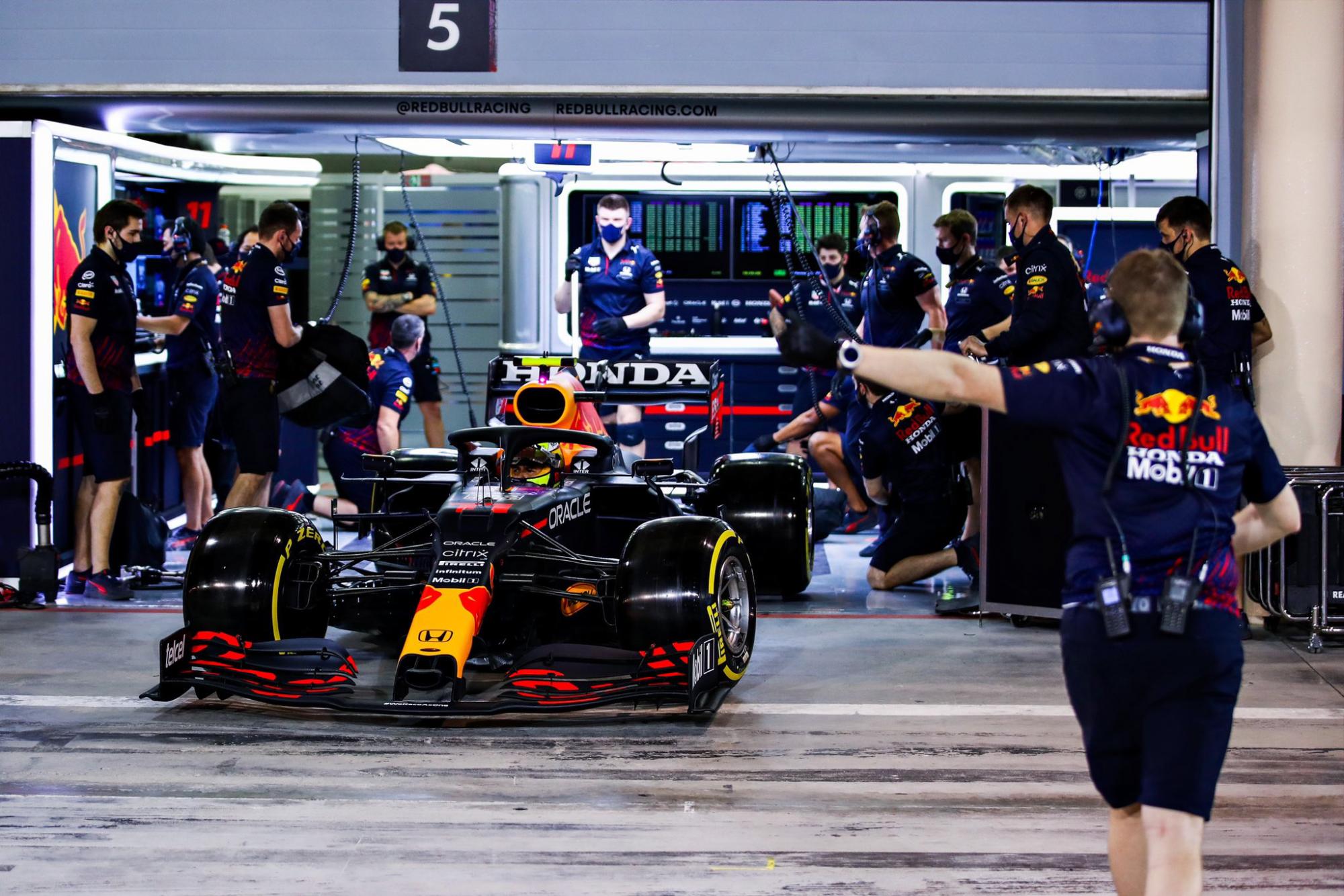 $!Checo Pérez ganará 8 millones de dólares en 2021 con la escudería Red Bull