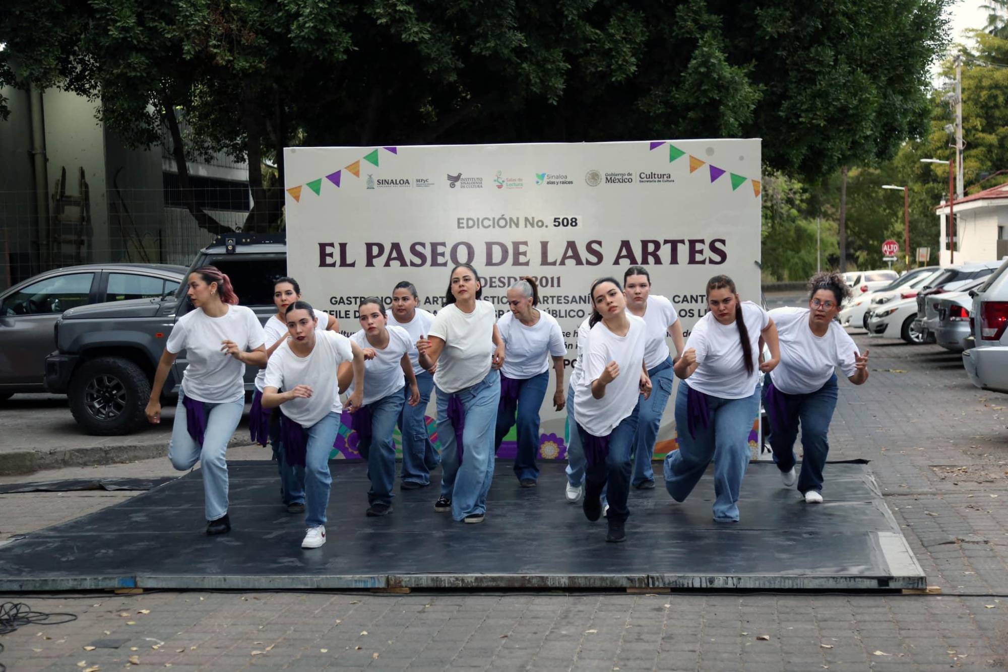 $!Alumnas de Danza de la Escuela Superior de Artes José Limón, estrenaron la coreografía ‘Eco amplificado de un grito del pasado’.