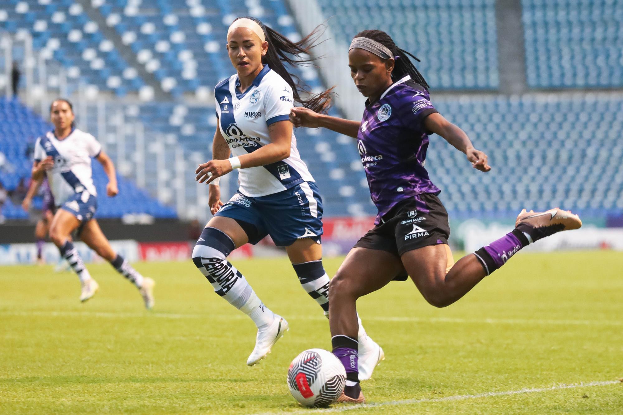 $!Mazatlán Femenil sorprende al Puebla en el Cuauhtémoc