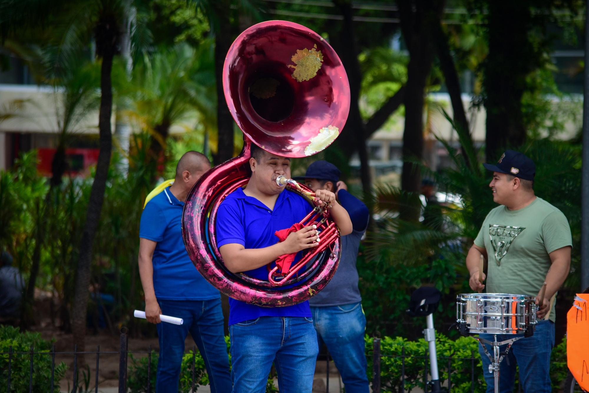 $!Músicos de Culiacán salen a la calle a pedir ayuda