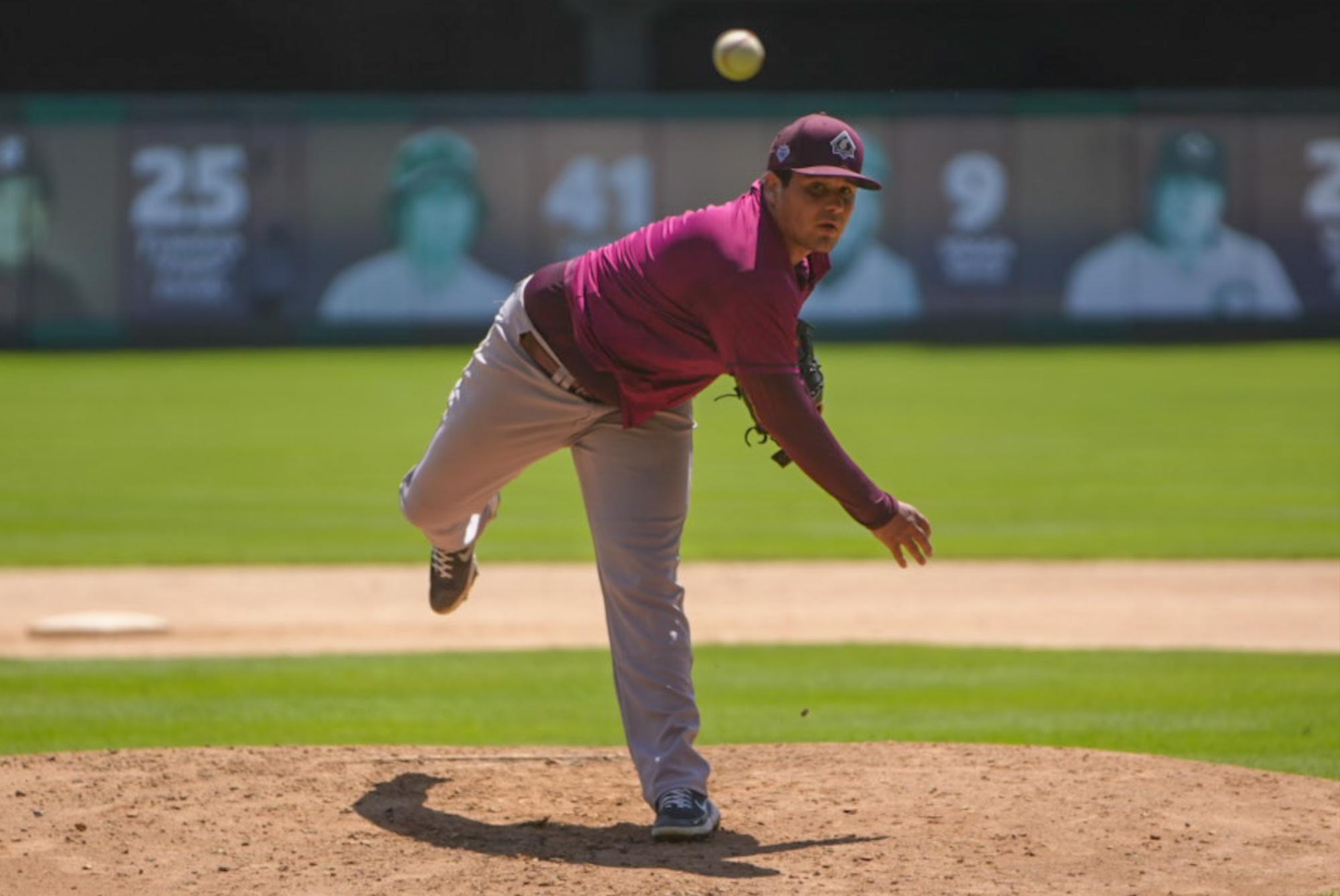 $!Benjamín Gil tiene conexión vía remota en el entrenamiento de Tomateros de Culiacán