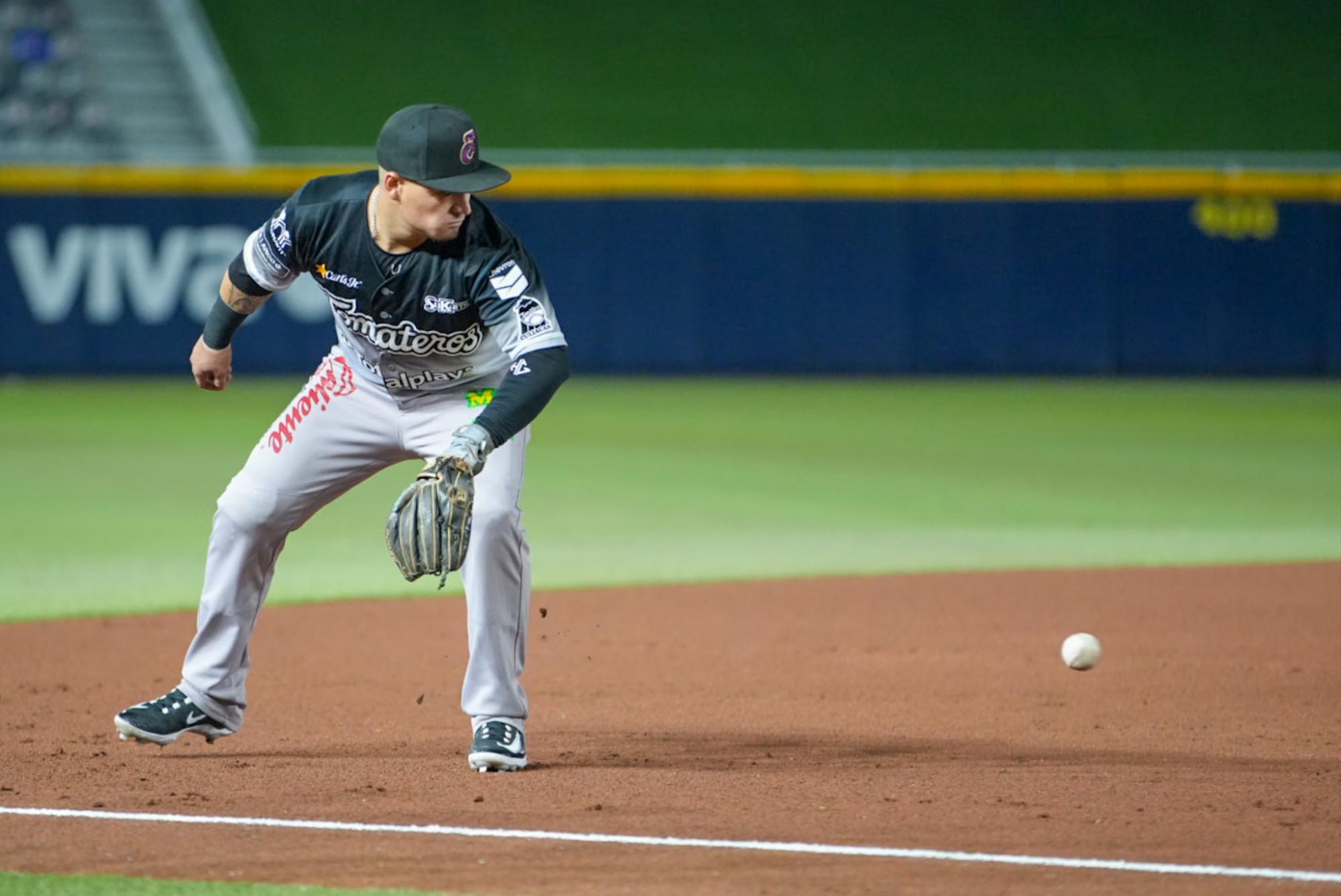 $!Madero, Elizalde y Fabela imponen su ley para que Tomateros gane la serie a Sultanes