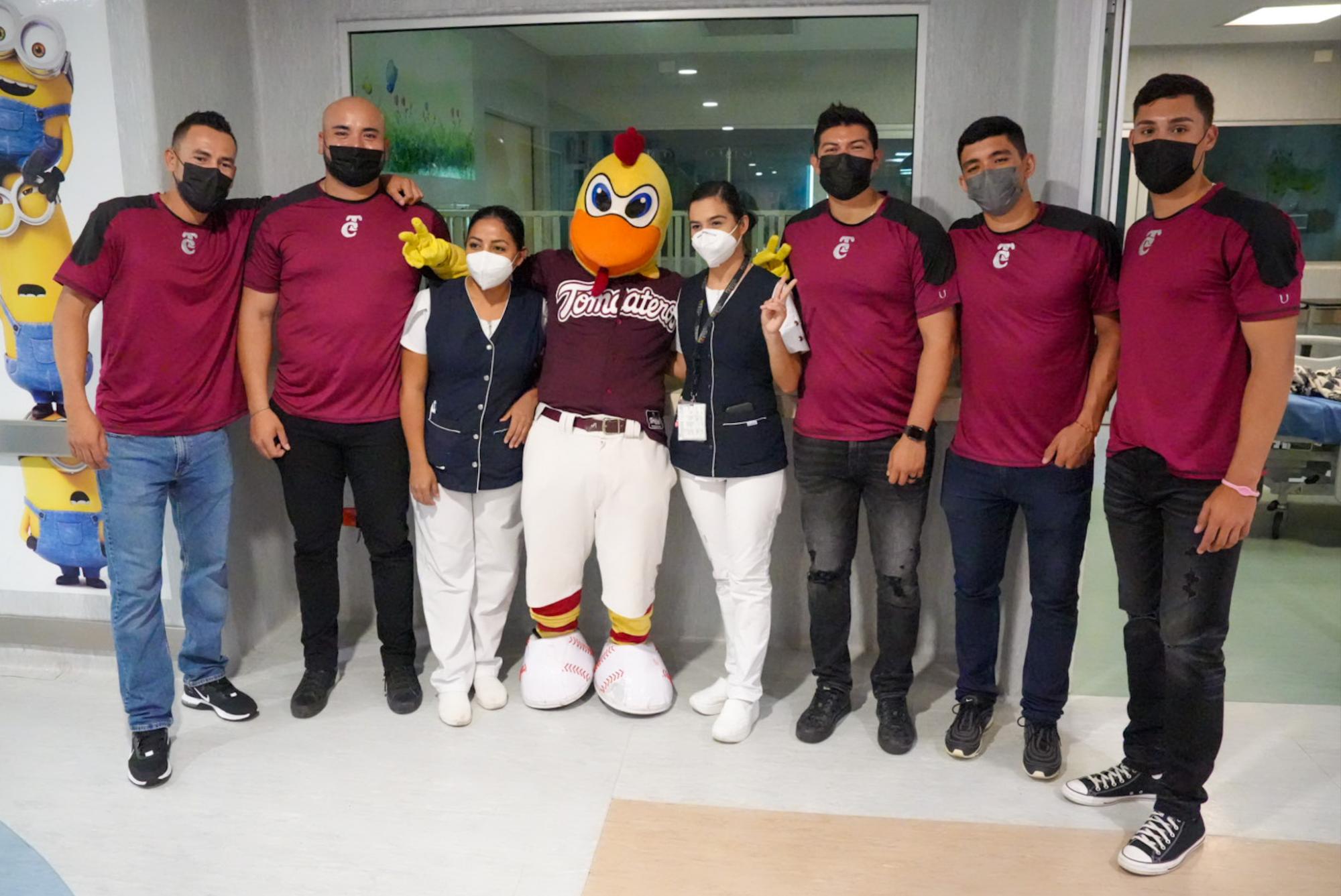 $!Tomateros de Culiacán visita el Hospital Pediátrico de Sinaloa