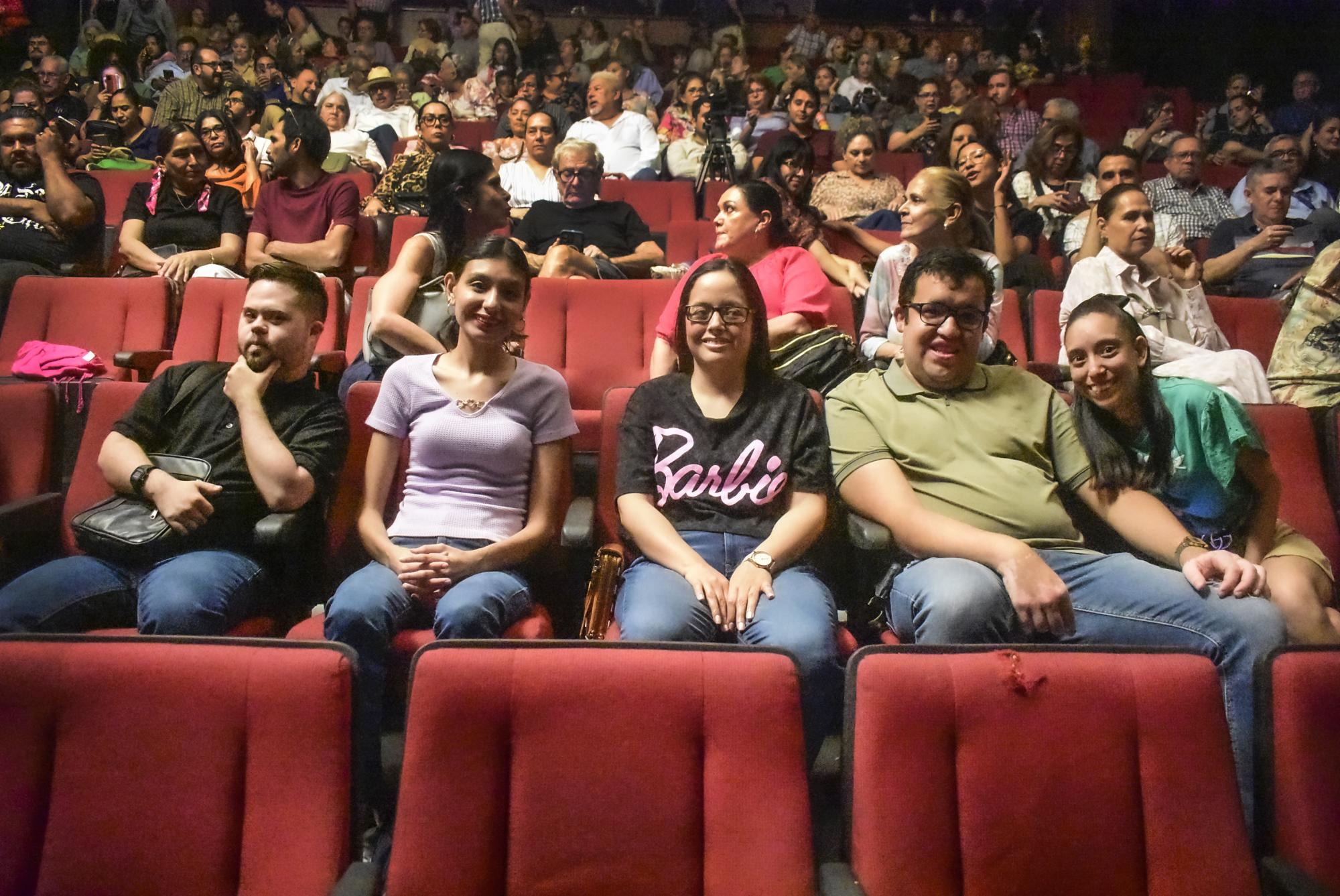 $!Leney Márquez, Denisse Zazueta, Maritza Flores, Esteban Alonso y Joana Jacobo.