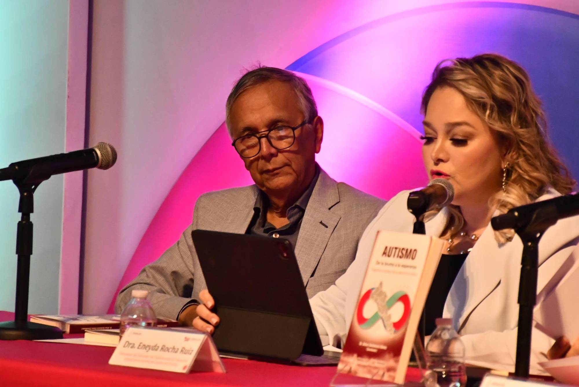 $!Eneyda Rocha señala que el libro se escribió desde el corazón.