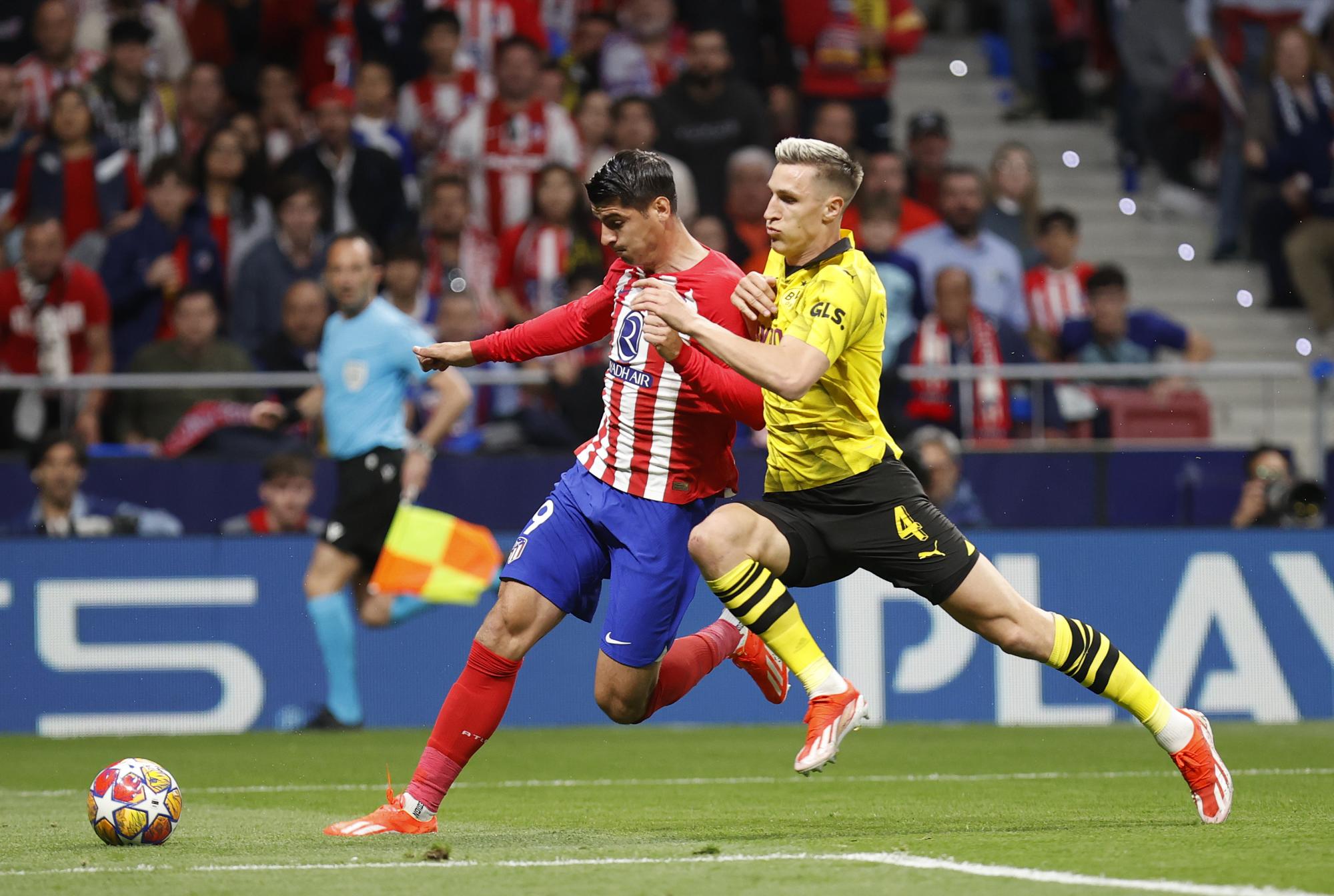 $!El Barcelona vence en París, el Atlético deja con vida al Dortmund