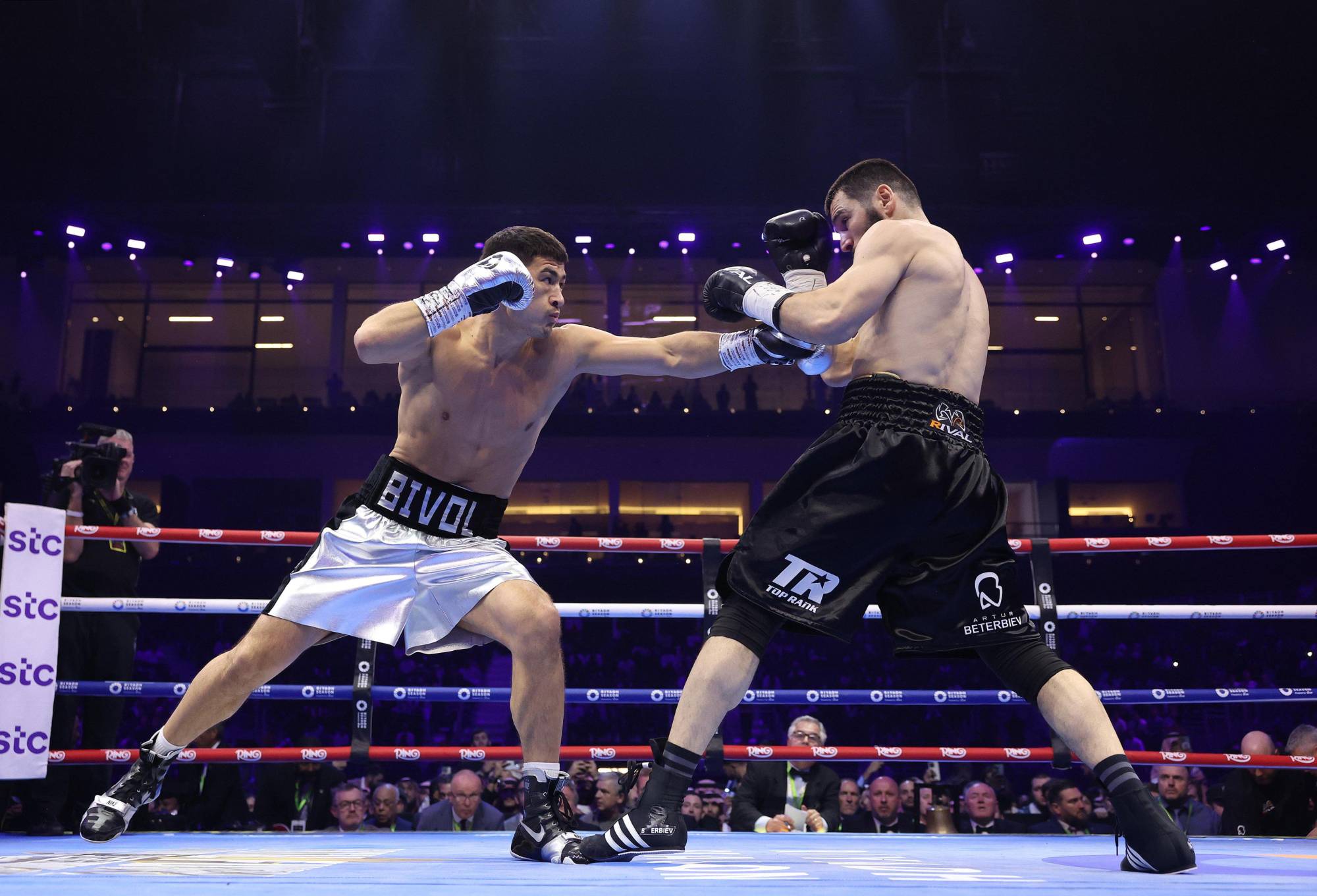 $!Bivol considera ascender a peso Crucero tras convertirse en campeón indiscutido de peso Semipesado