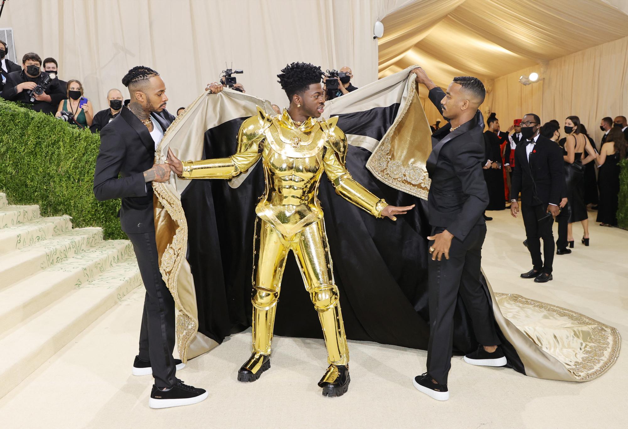 $!Extravagancia y glamour lucen los famosos que asisten al desfile del MET Gala 2021